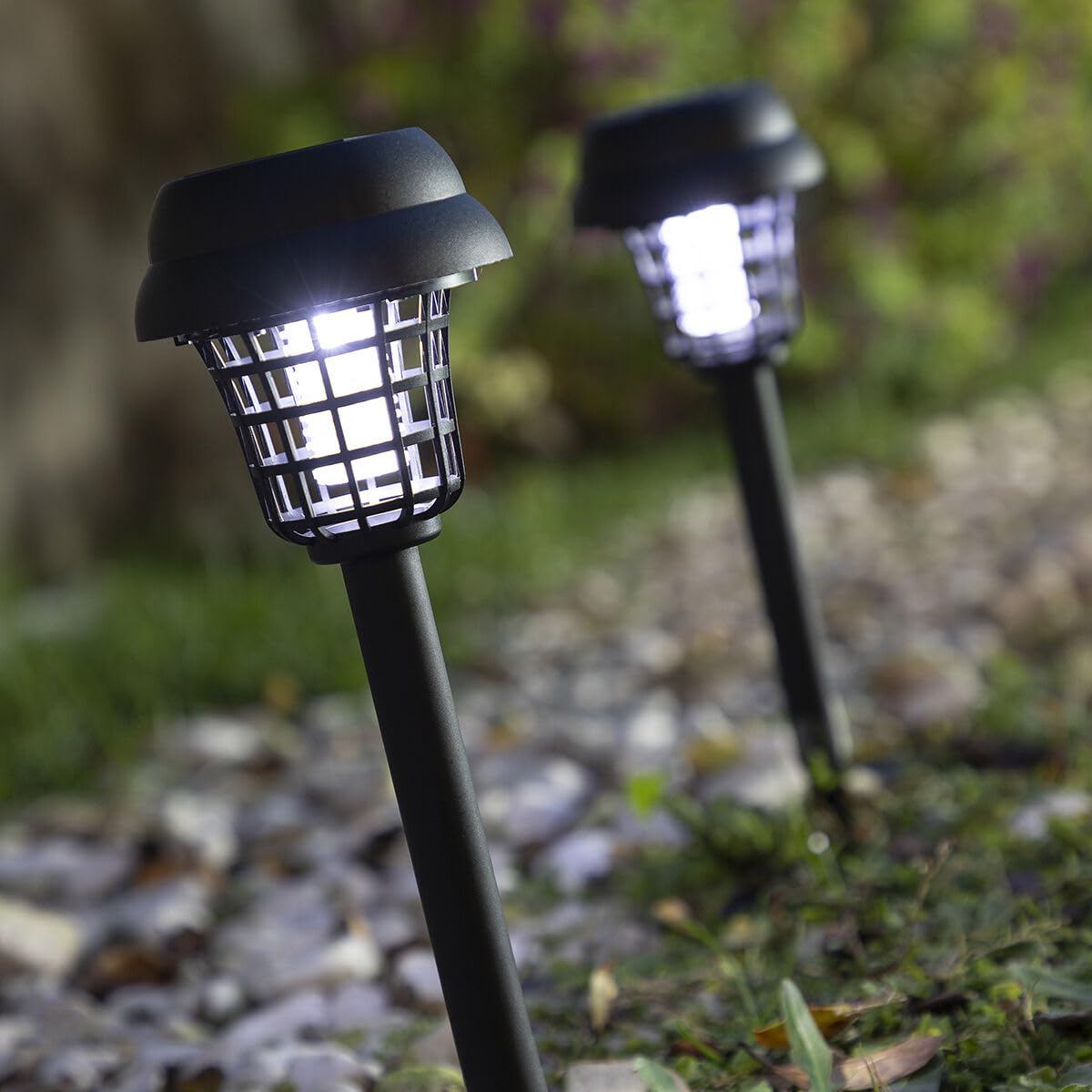 InnovaGoods® Lámpara Solar Antimosquitos, antimosquitos electrico eficiente Trampa Ecofriendly, Sin Químicos ni Olores. Carga Solar, Resistente al Agua IP44. Repelente Mosquitos para Exteriores.