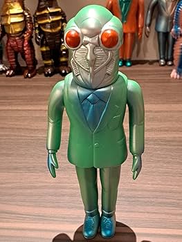 【早い者勝ち！】セミ人間　M1号　ウルトラQ ブルマァク Amazon.co.jp: セミ人間 M1号 緑成型 スタンダードサイズ