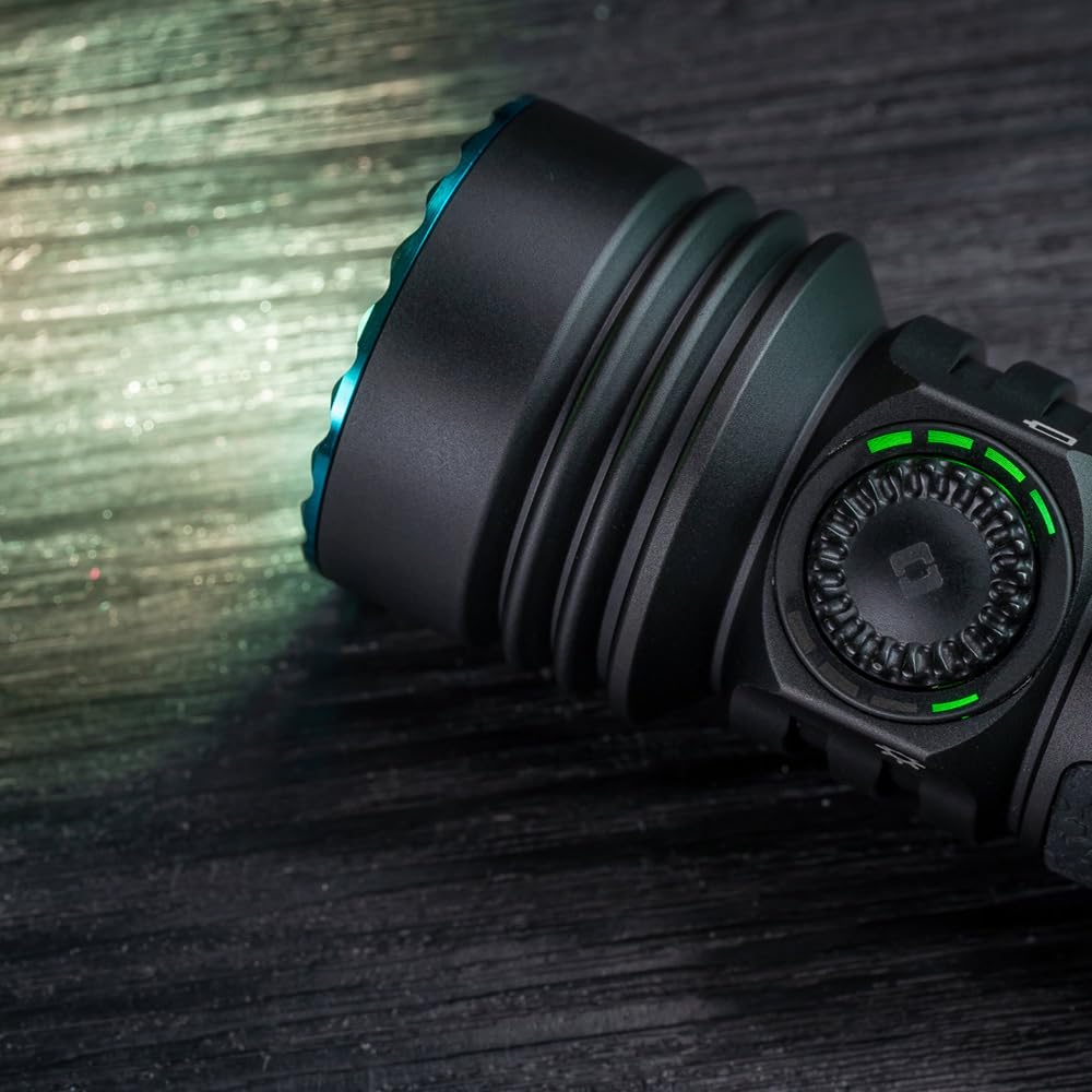 OLIGHT Seeker 4 Pro, Linterna LED 260 m alcance, 4600 lm y 16895 CD (Negra CW)