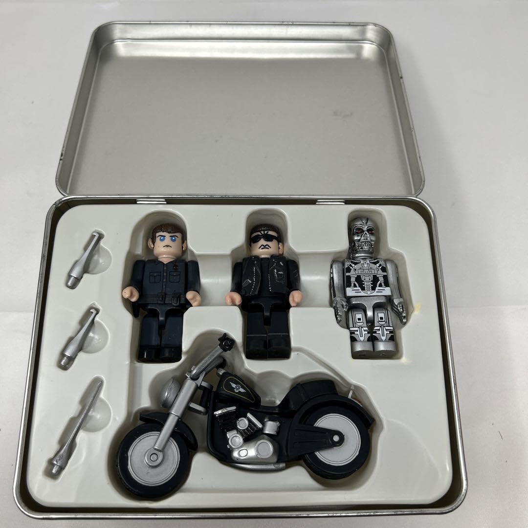 ターミネーターフィギュアとバイク ターミネーターフィギュアとバイク