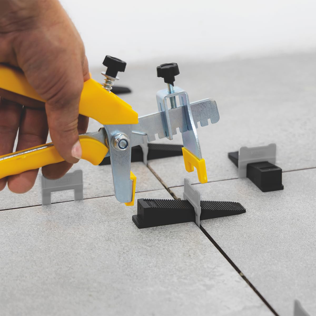 Hardy Working Tools: 100 clips de plástico de 1,5 mm para sistemas de nivelación de baldosas de pared y suelo, lengüetas de colocación