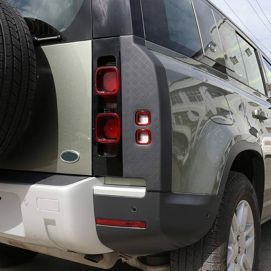 未使用品 ディフェンダー110 テールランプガードブラック金属製