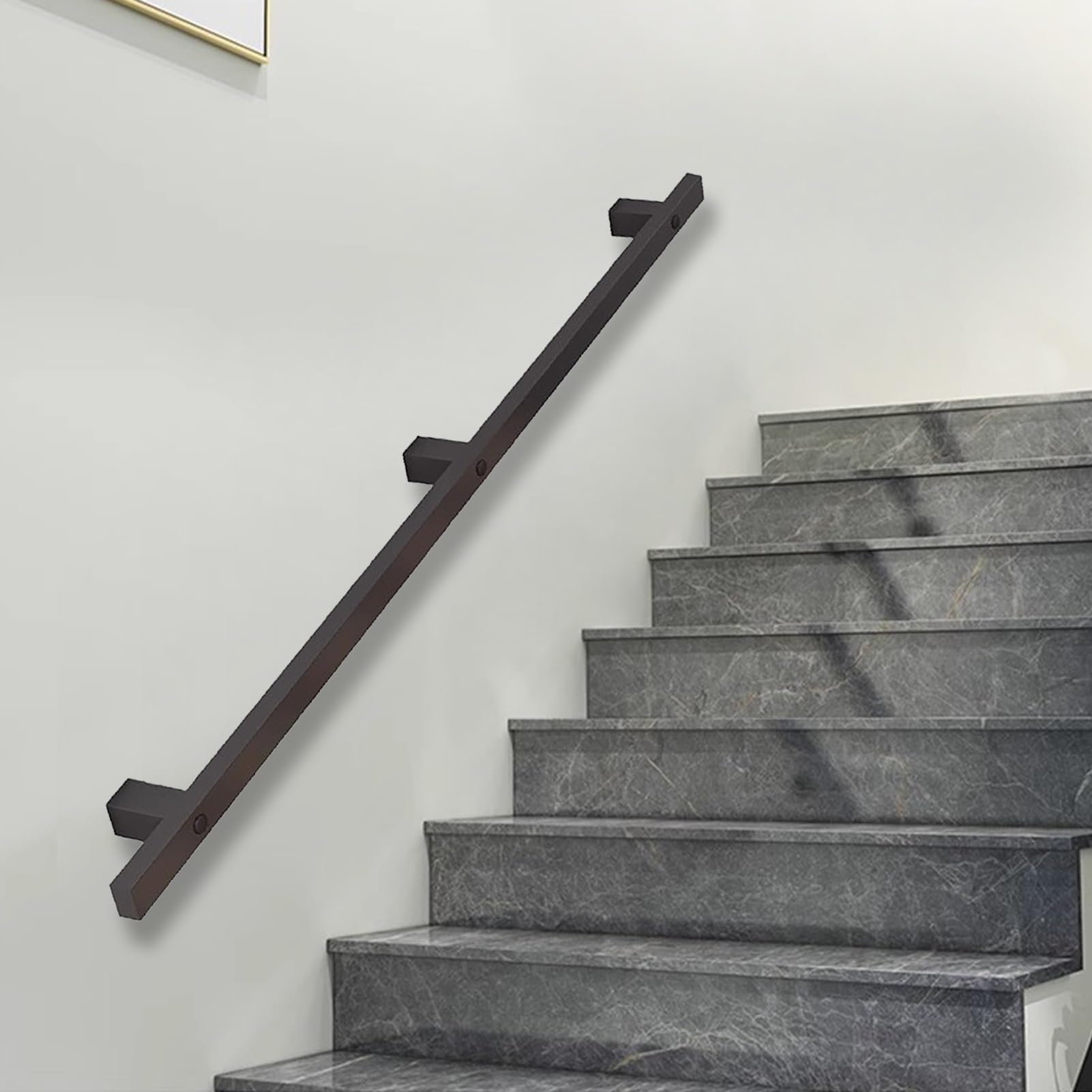 Rampe en métal noir au design de tuyau carré pour un style épuré
