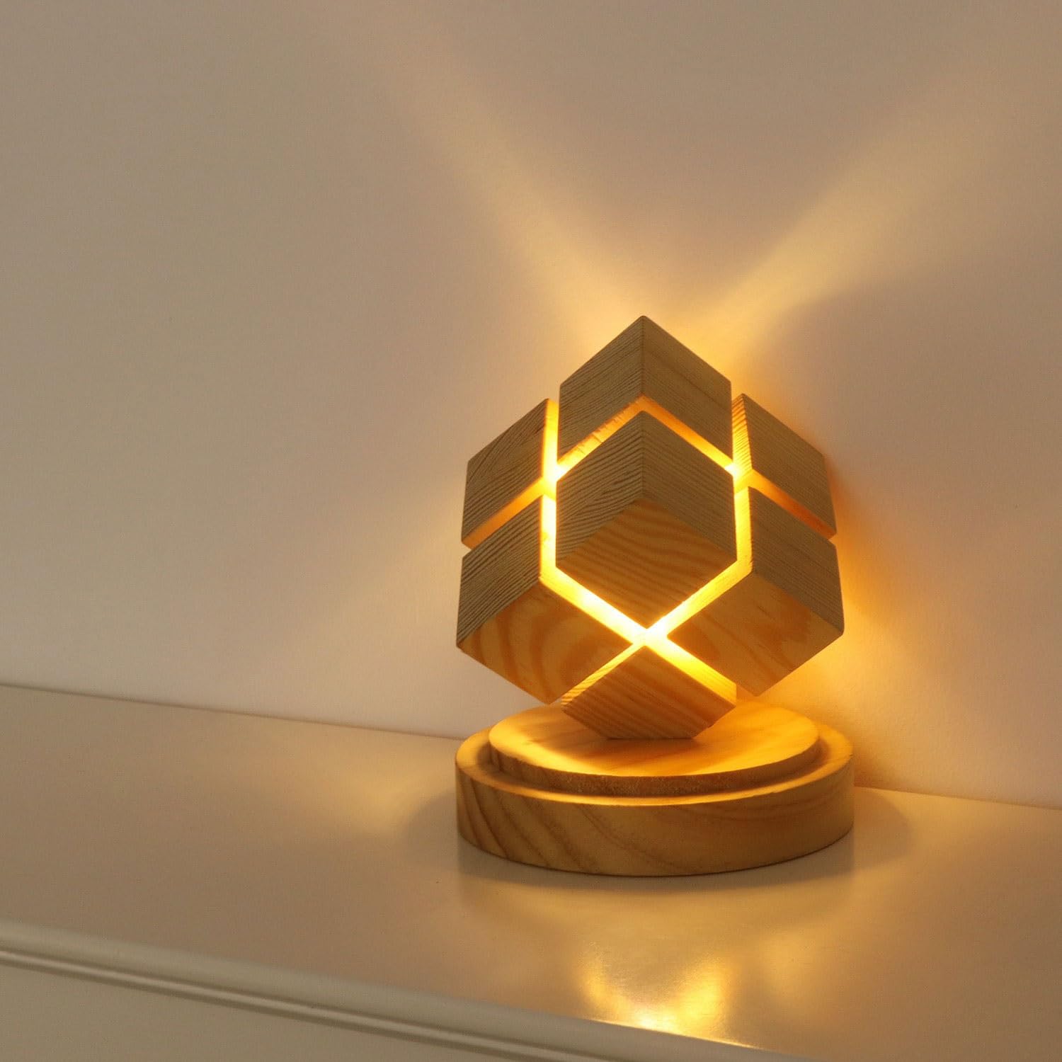 Lampada da Tavolo Decorazione Creativa for Luce Notturna, Comodino, Camera da Letto, Ambiente Lampada da Tavolo Romantica | Elegant rubber wood desk lamp for cozy ambiance, perfect bedside or office decor.