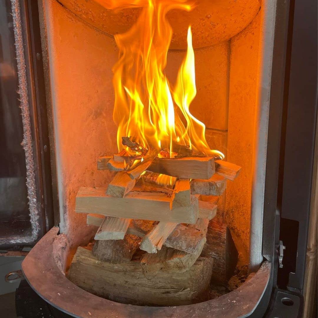 6 kg di legno di accensione per camino, stufa a legna, fabbricazione francese. Legno secco essenza frondosa, ideale per l'accensione di un fuoco di legna. Scatola di fiammiferi in omaggio