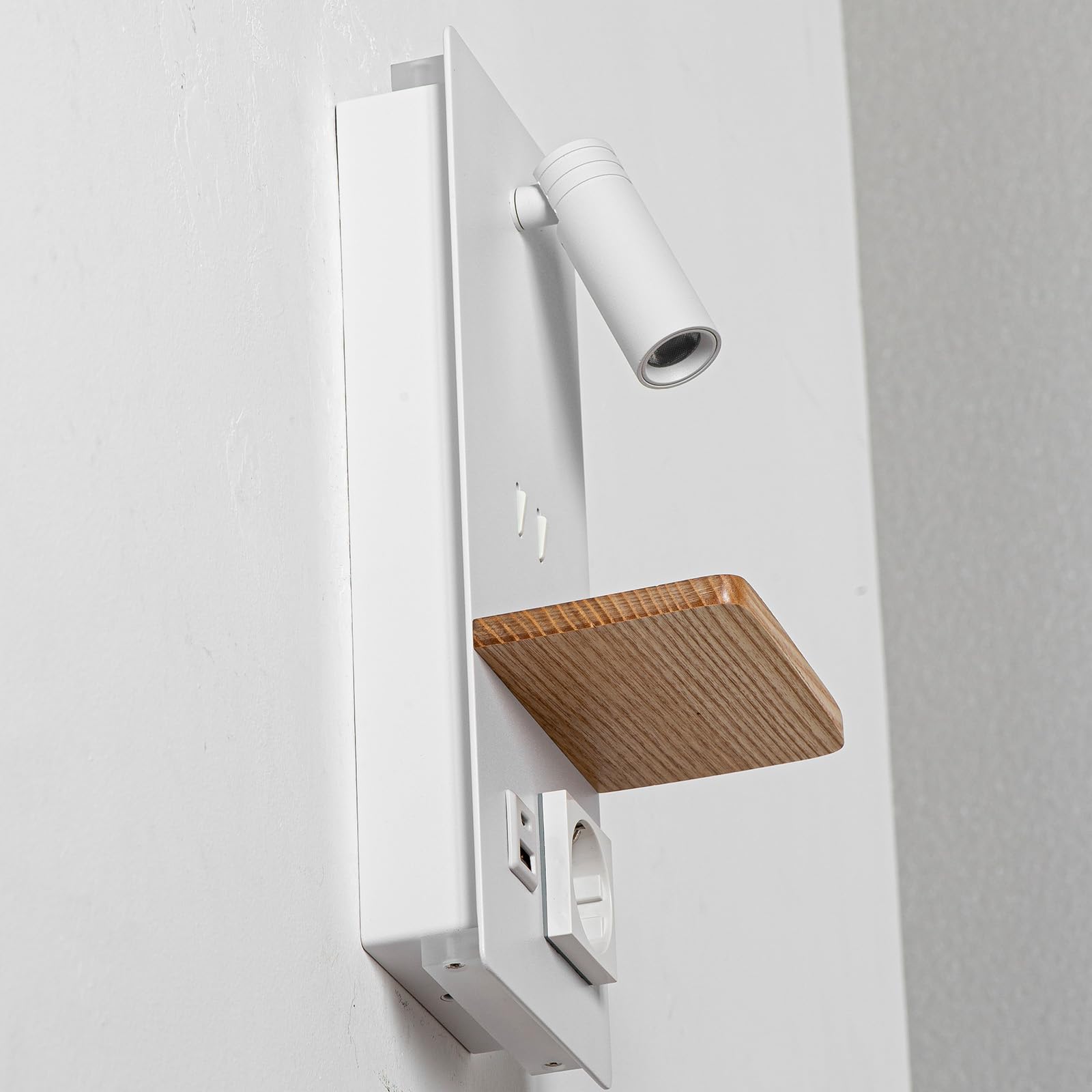 Alpinaluz Wandleuchte mit schwenkbarem LED-Leselicht, 3 W, Umgebungslicht, 6 W (2800 K), Ladeanschlüssen USB-C & USB-A, Schuko-Stecker und Holzablage für Schlafzimmer und Kopfteil