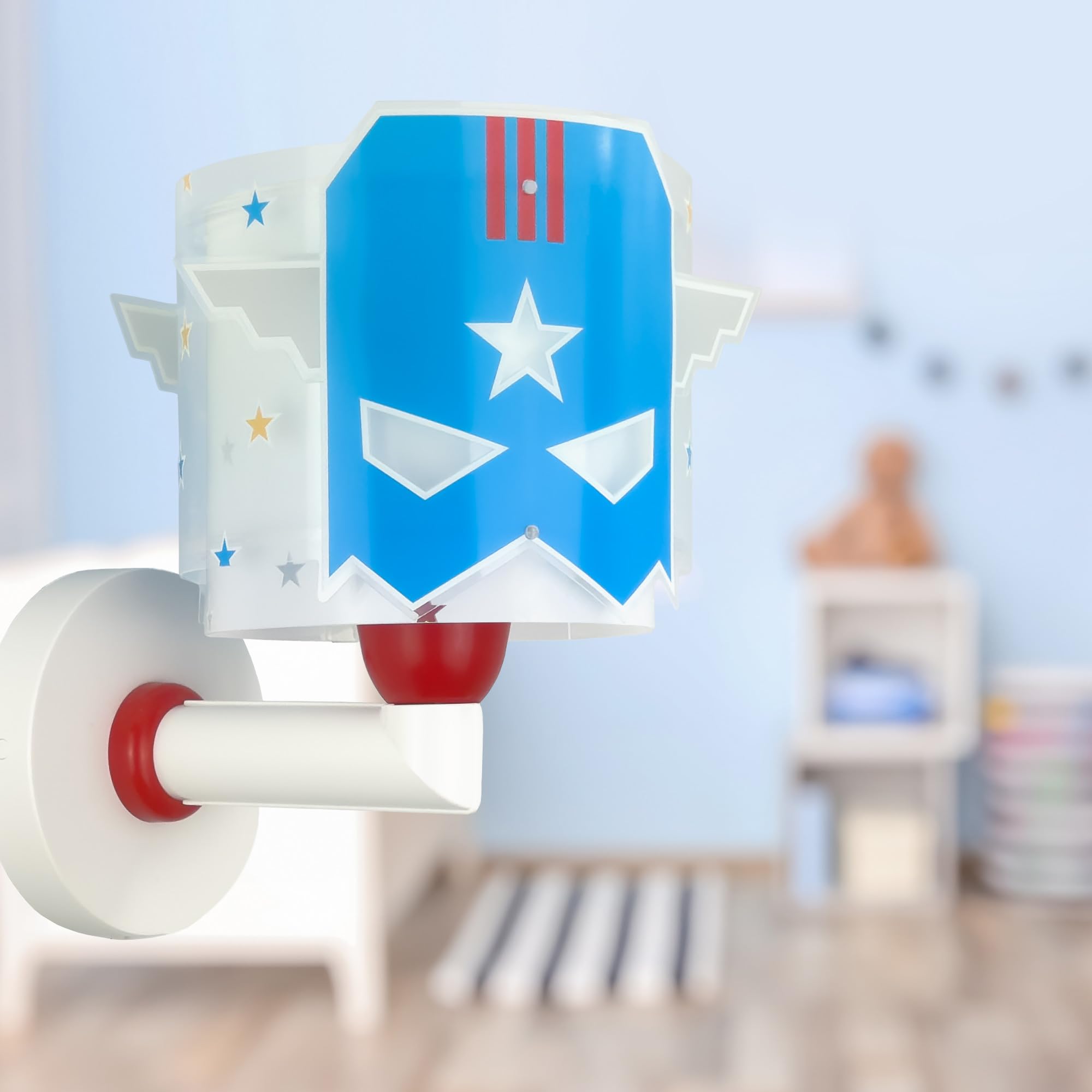 Dalber Lámpara Aplique Pared Infantil Blue Hero | Lámpara aplique de pared con instalación directa a la corriente o mediante cable con interruptor incluido.