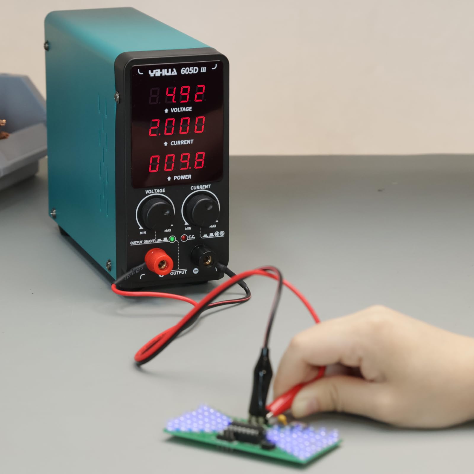 YIHUA 605D-III Alimentation de laboratoire banc d'établi réglable variable 60V 5A DC labo avec pinces crocodiles mode CC/CV automatique pour l'électronique la réparation la galvanoplastie ingénierie
