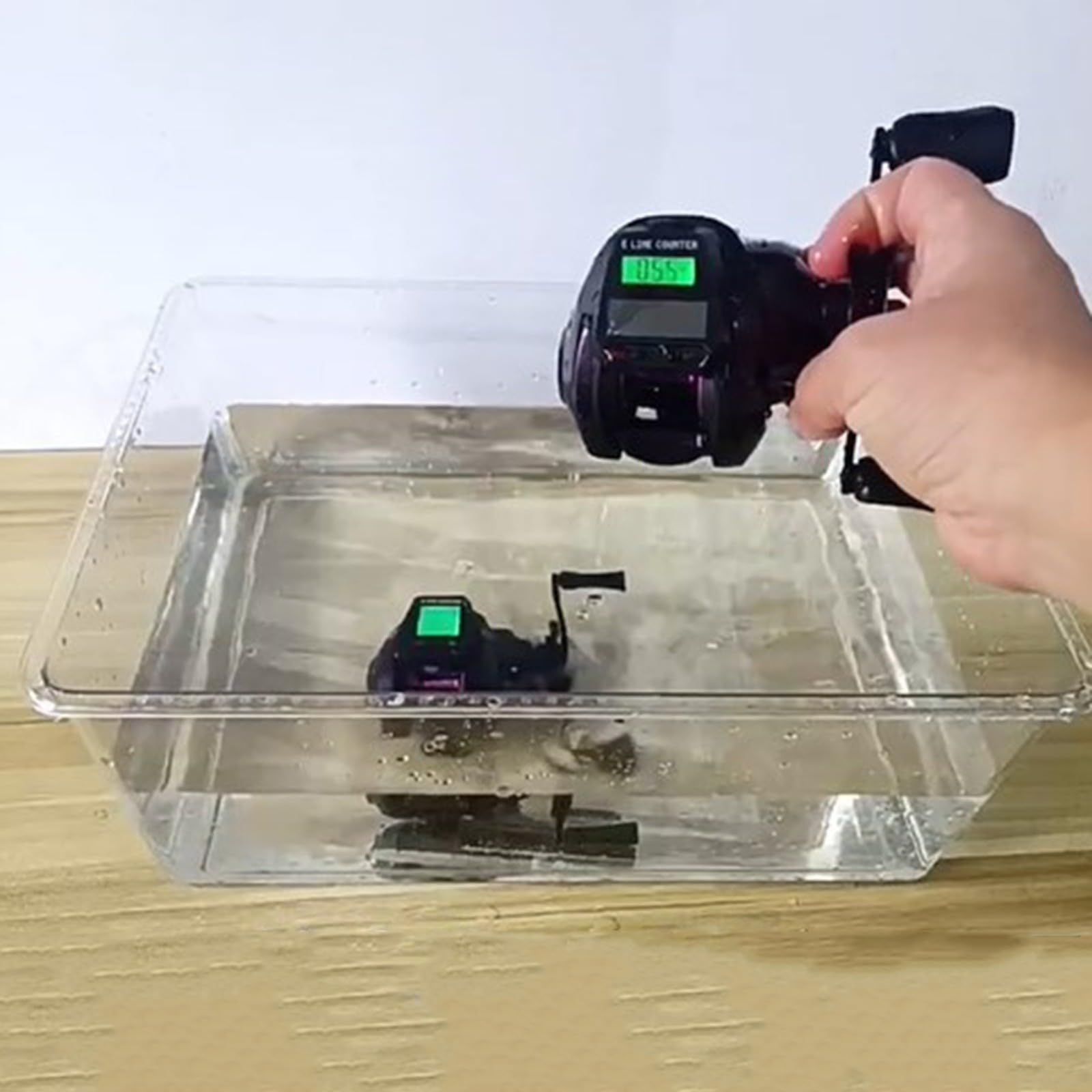 Carrete de pesca eléctrico, carrete de cebo con pantalla digital, pantalla de retroiluminación recargable, rueda de pesca con alarma de mordida, 4 + 1 rodamientos de bolas de acero