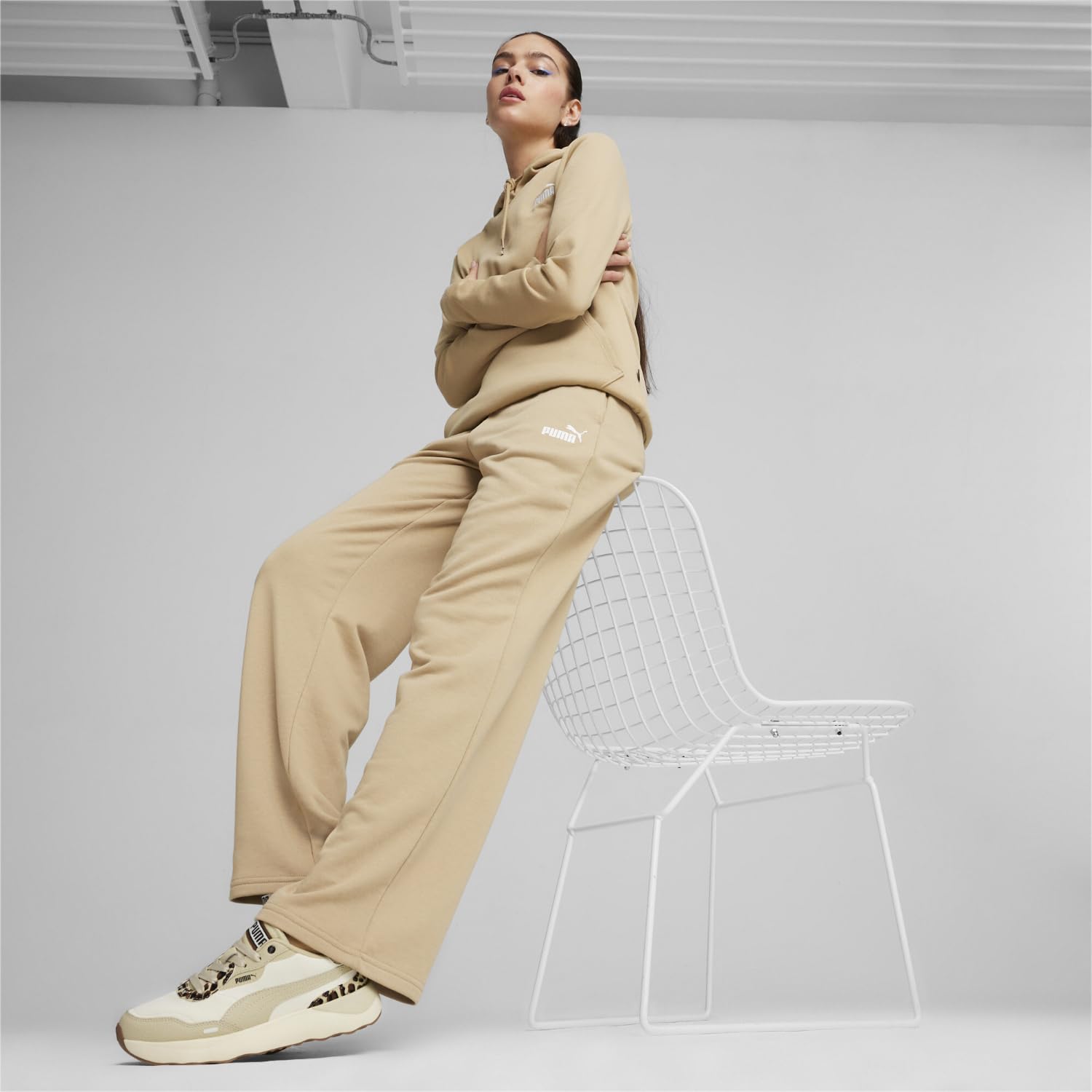 PUMA Spodnie Dresowe Essentials Z Prostymi Nogawkami - Spodnie dresowe Kobiety