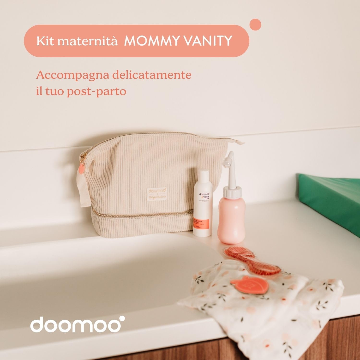 doomoo Mommy Vanity Postpartum Care Set da 8 pezzi con doccia per i glutei, lozione per il lavaggio intimo, fasce rinfrescanti e biancheria intima puerperale, grande beauty case con accessori