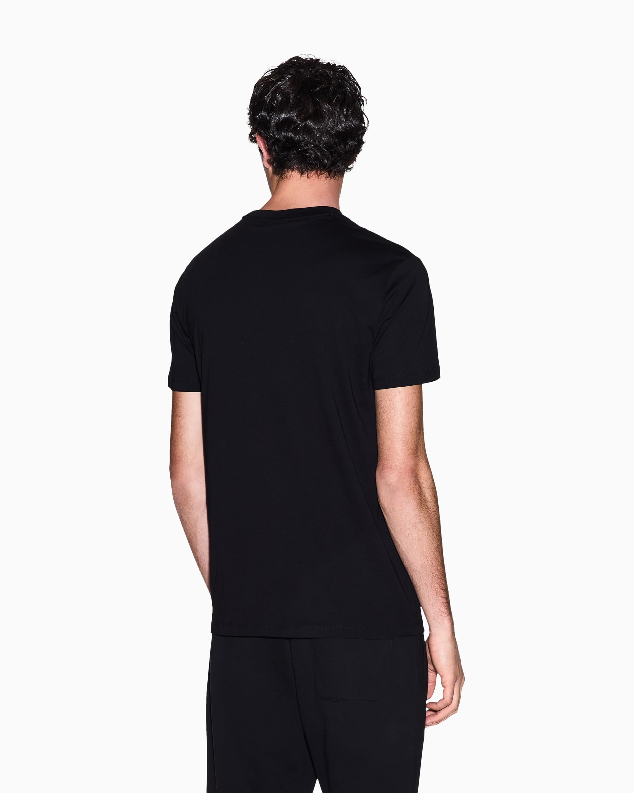 Armani Exchange Camiseta para hombre con logotipo negro y dorado