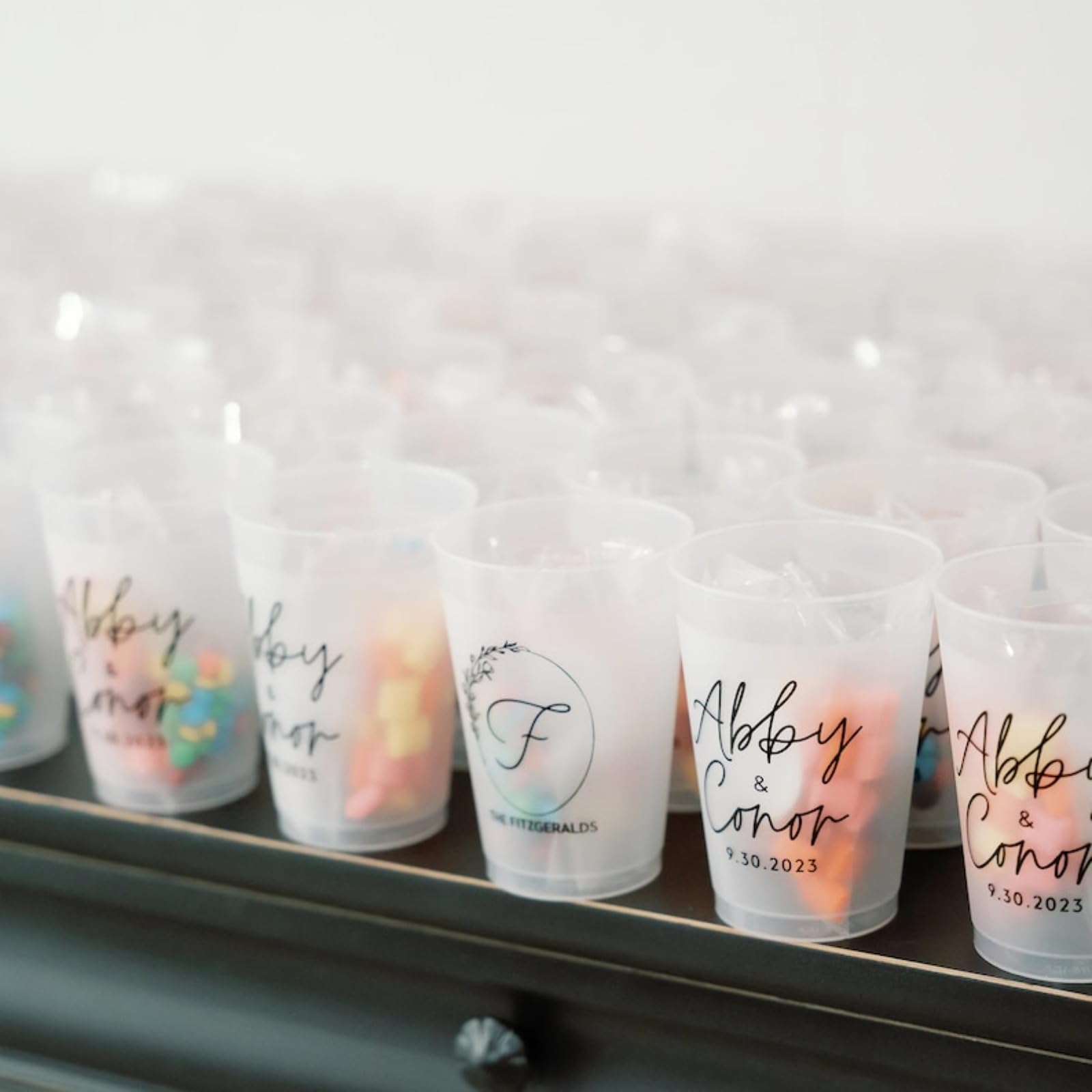 50–200 szt. niestandardowych plastikowych kubków na ślub, 350 ml spersonalizowane plastikowe kubki na próbę, matowe kubki personalizowane kubki ślubne do picia, upominki ślubne dla gości (80 szt.)