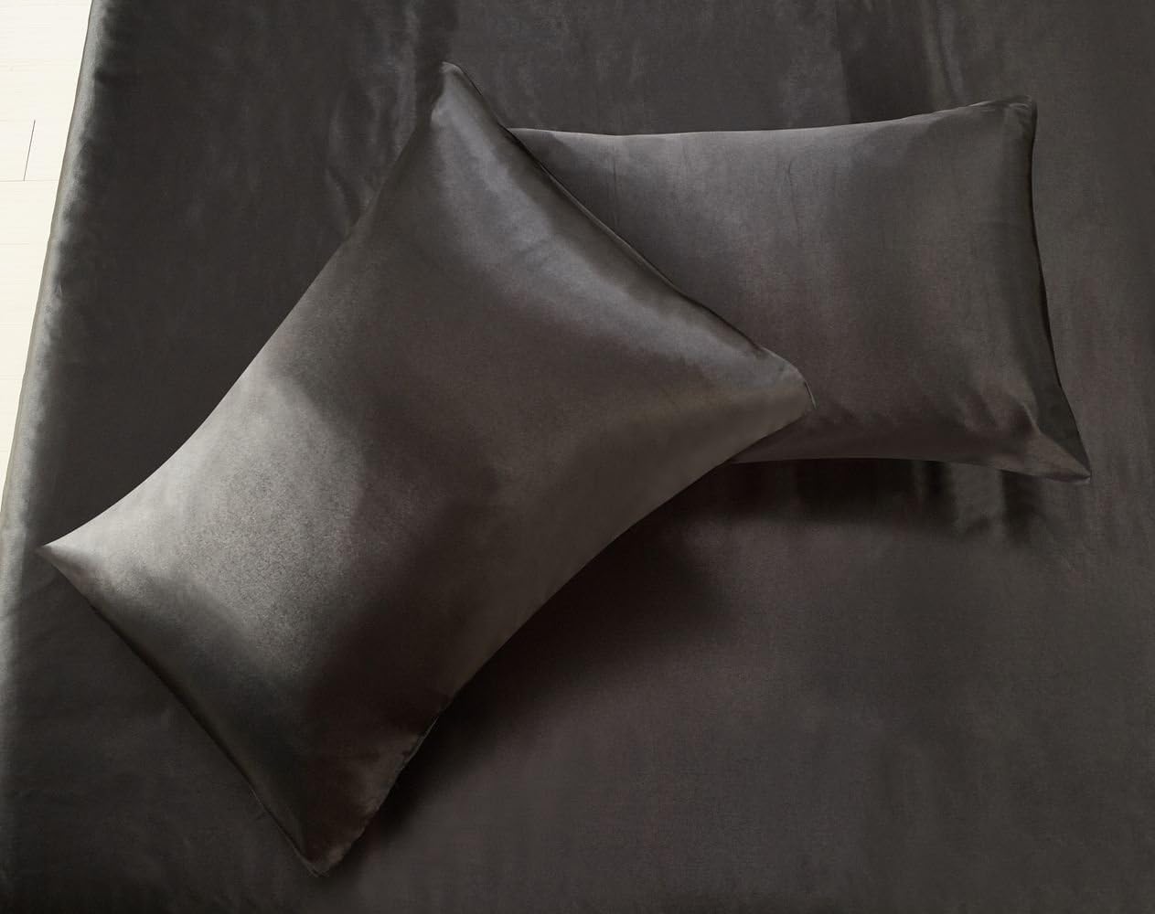 Hotel Quality Silky Soft Black Bed Sheet Set King Size 4 Pieces (1 Fitted Sheet, 1 Flat Sheet,2 Pillowcases) Sateen Finished Bedding Satin Smooth Durable Hypoallergenic Stain Resistant