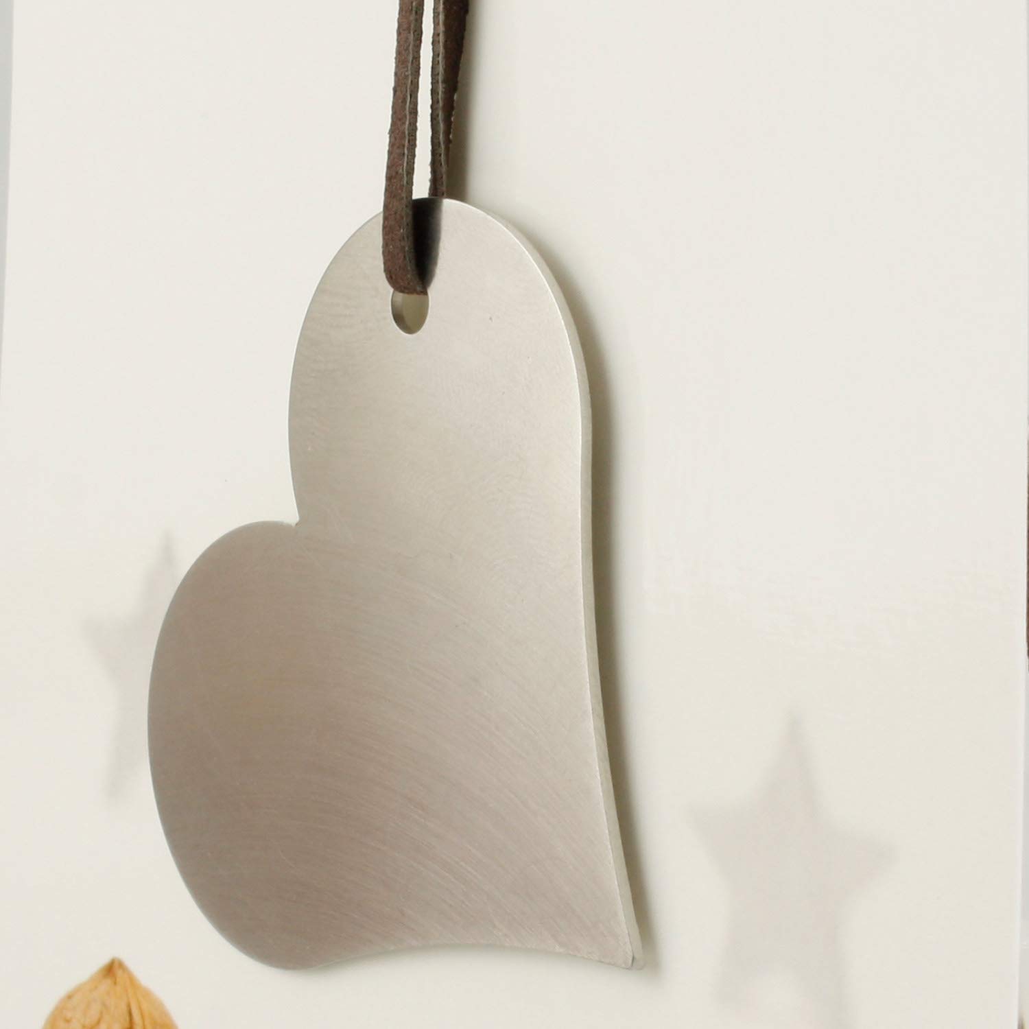 15 cascanueces de acero inoxidable auténtico, forma de corazón, incluyen correas de cuero, 5,2 x 5,9 cm, envueltos en celofán, ideal como colgante o regalo pequeño
