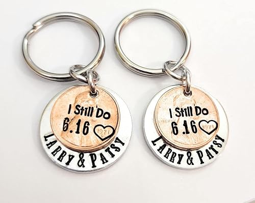 Miniatura 4 de Llavero personalizado de aniversario de boda con texto en inglés "I Still Do" para hombres y mujeres, regalo para marido y mujer, plateado