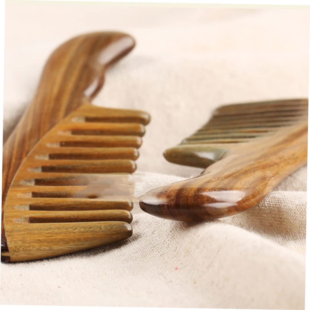 Beavorty Sandelholzkamm Mit Breiten Dichten Zinken Massagekamm Aus Sandelholz Natürlicher Haarkamm Für Entwirren Und Massieren Handlicher Holzkamm Für Haarpflege