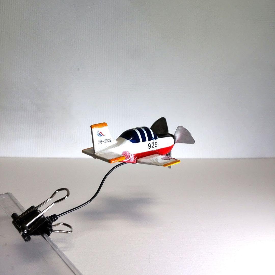 Amazon.co.jp: 飛行機模型 T−7練習機 #929 : おもちゃ