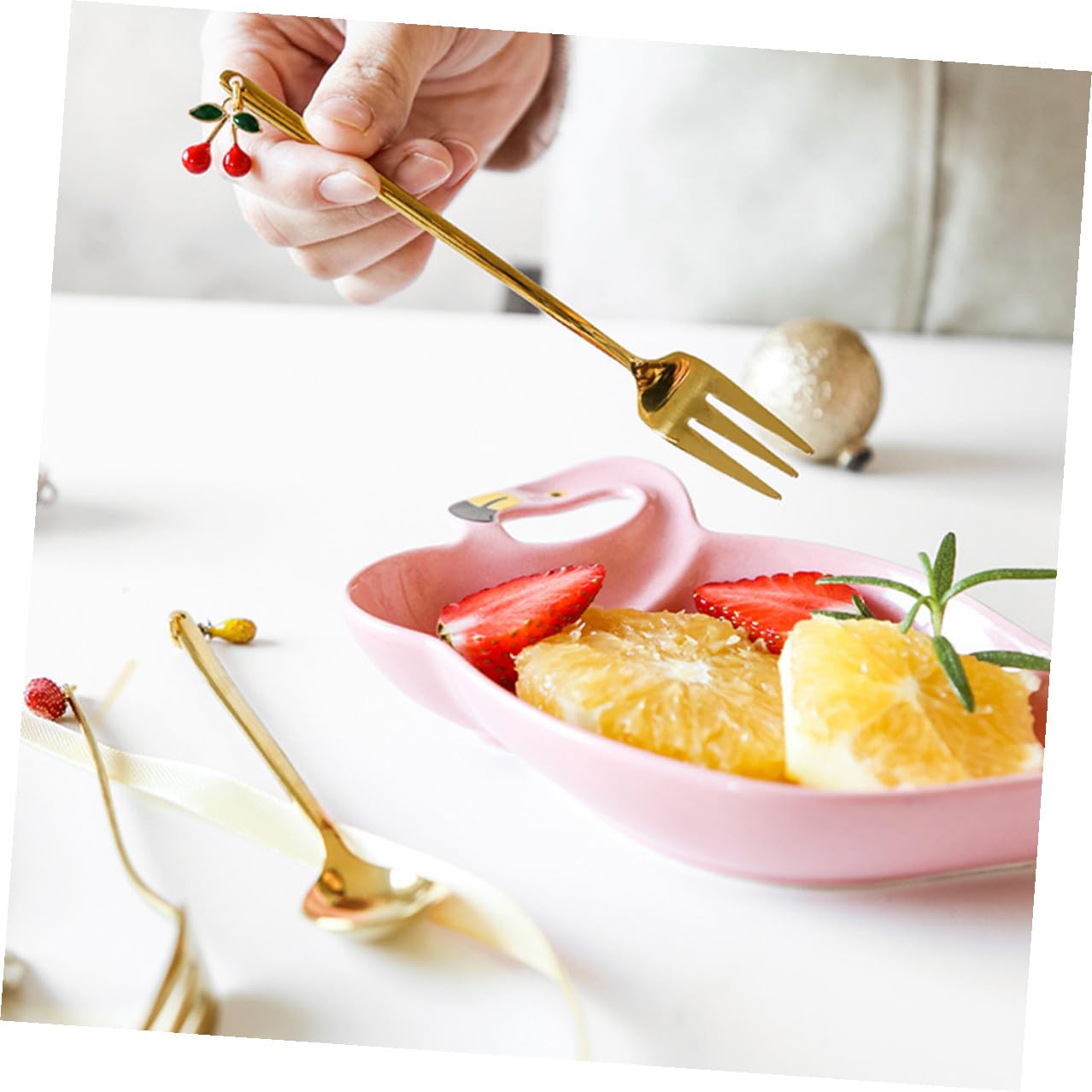 Tenedores de Postre Decorativos Colgante de Fruta, 4 Piezas | Acero Inoxidable Dorado, Pulido Espejo, Agarre Cómodo y Estilo Creativo para Mesa y Café