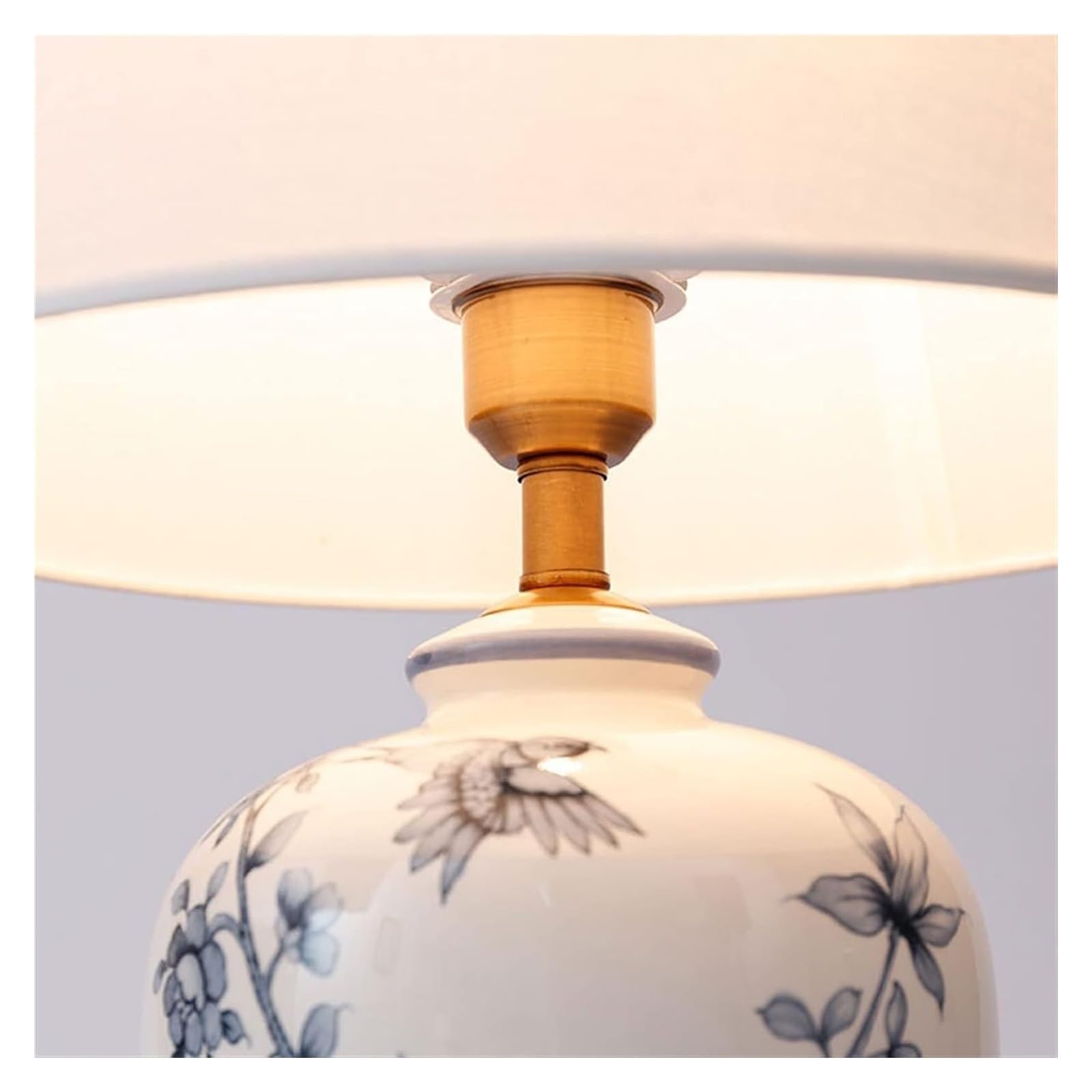 Lámparas de noche clásicas y lujosas de porcelana azul y blanca, lámpara de mesa decorativa de cerámica, práctica lámpara de mesita de noche, lámpara colgante