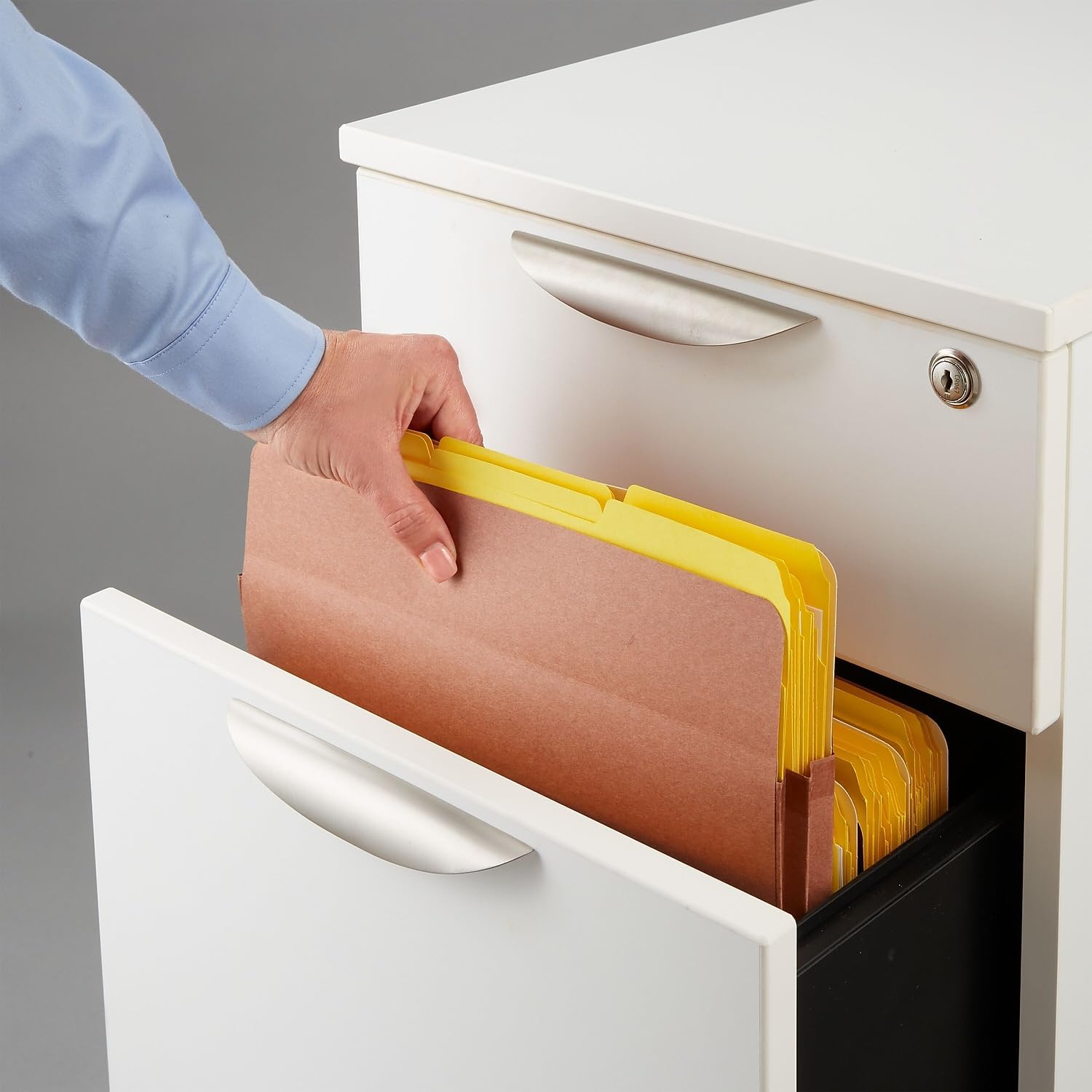 Staples Expanding File Pockets, Letter Size, 1.75‑Inch Expansion, Durable Brown Gusseted Folders – 25/Pack