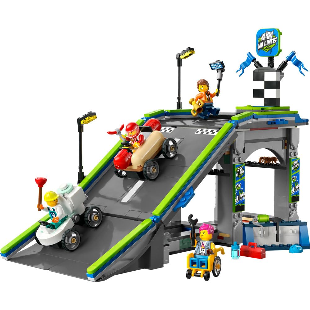 LEGO City Bez Granic: Tor z Rampami Dla Wyścigówek, Konstrukcyjna Zabawka dla Dziecka do Zbudowania, Pojazdy z Minifigurkami, w tym Hydraulik, Prezent dla 6-latka, dla Chłopca i Dziewczynki, 60460