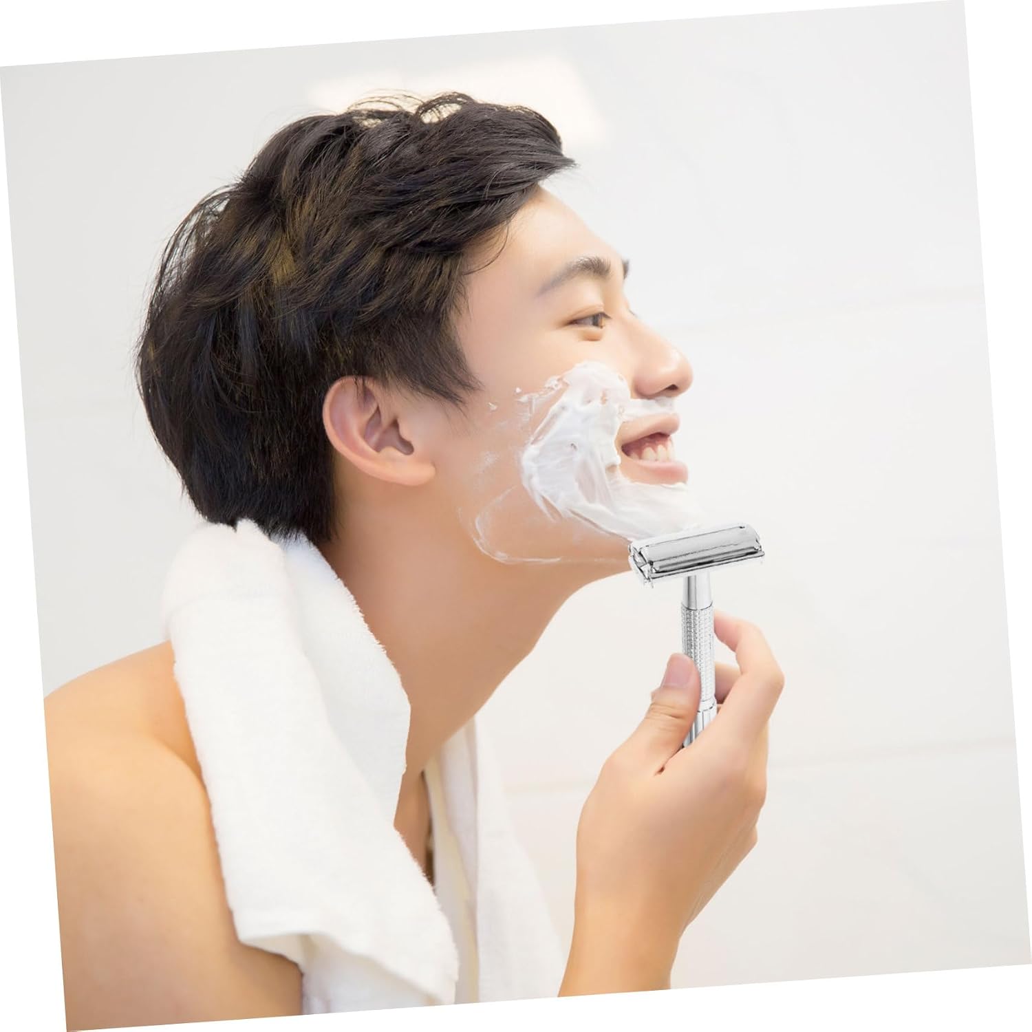 Manual Safety Razor Long Handle Beard Shaver for Men Classic Retro Closed Comb Shaving Cutter Easy to Clean Comfortable Grip for Face Shaving at Home