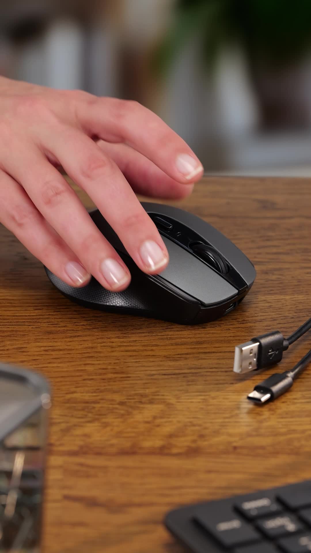 TRUST ZAYA – Souris Sans Fil Rechargeable USB-C, 3 DPI (800-1600), Compacte Ambidextre, Design Moderne Noir