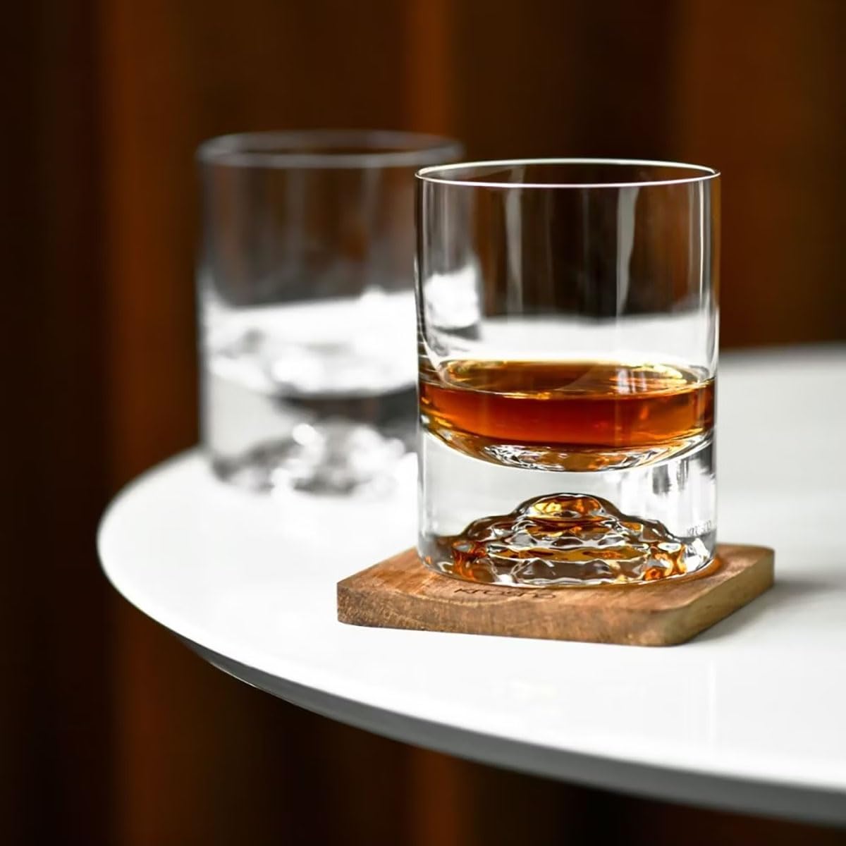 KROSNO Szklanki do whisky i szkockiej | Komplet 2 x 300 ml | Kolekcja Perfect Serve | Produkcja ręczna | Efektowne tłoczenie, Grube dno | Na prezent | Bezołowiowe szkło kryształowe | Mycie ręczne