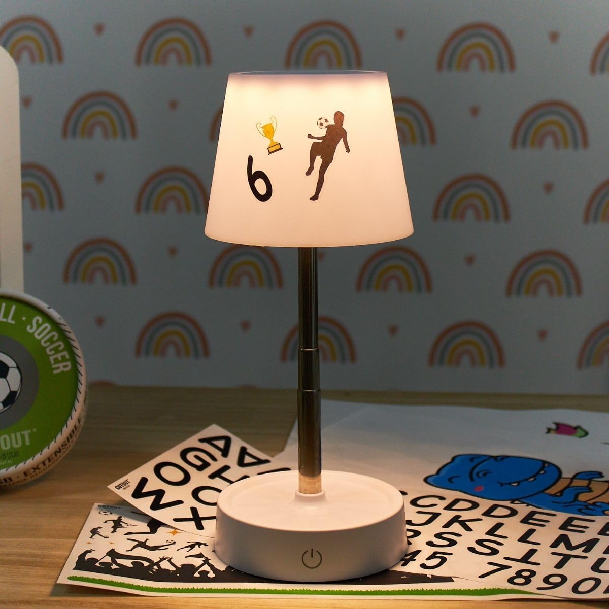 CUTOUT Lámpara Personalizada Infantil. Lámpara de Mesita de Noche Infantil. Luz Nocturna Infantil para Niños. Luz Led Quitamiedos con Pegatinas incluidas. Regalo Original Personalizado.(Fútbol)