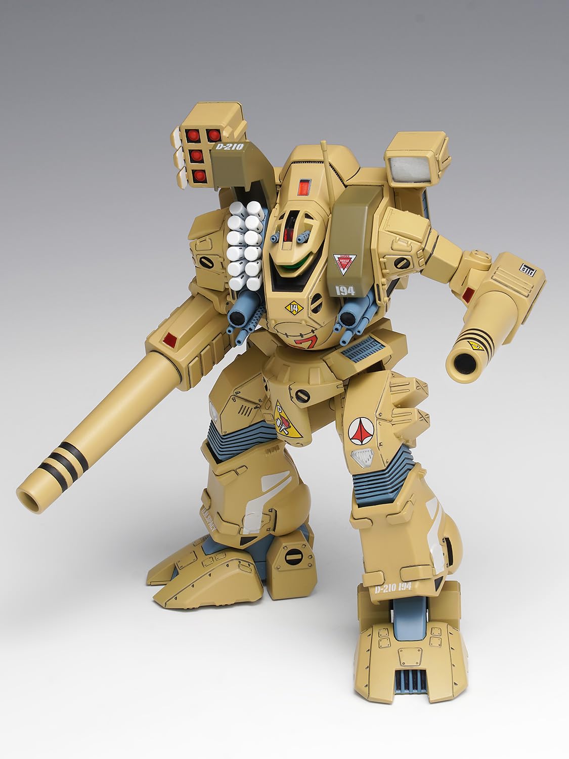 Wave MC-085 Super Fortress Macross MBR-04-MkVI Tomahawk, skala 1/100, całkowita wysokość ok. 4,7 cala (12 cm), kolorowy model plastikowy