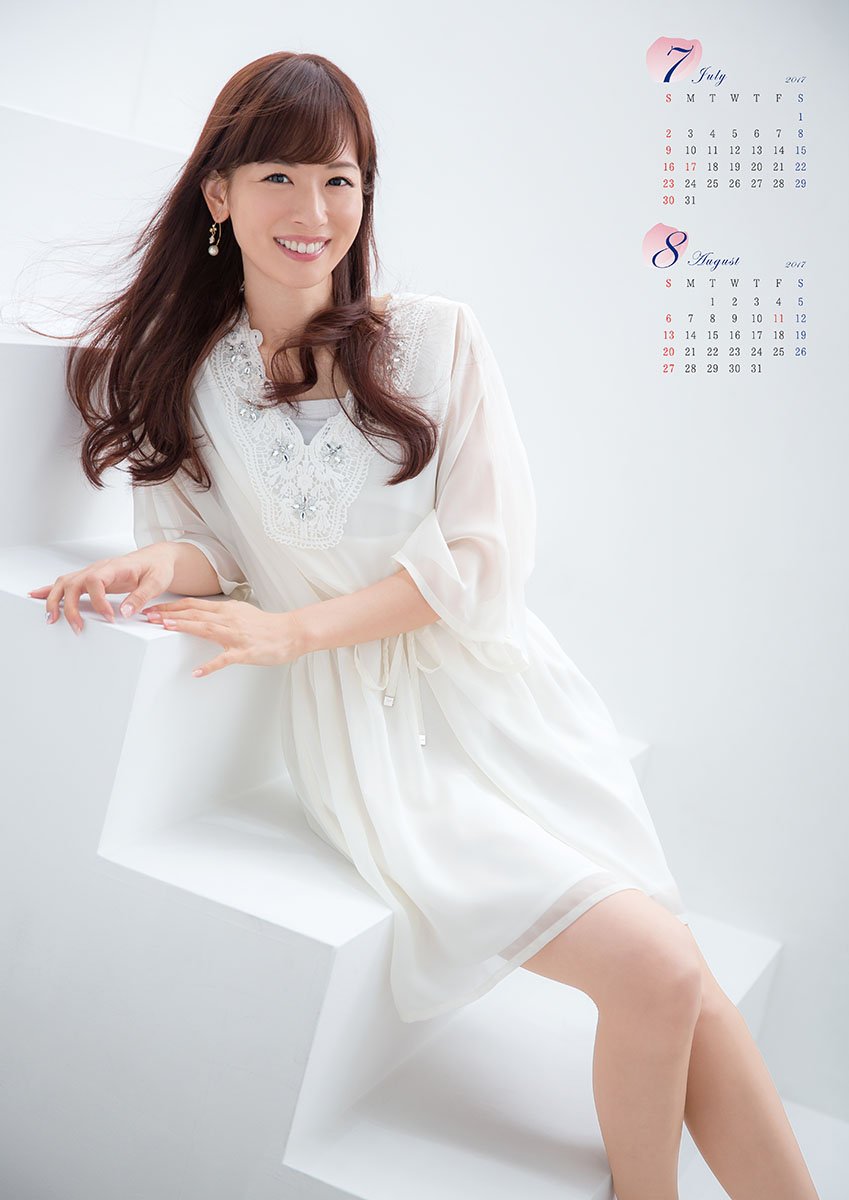 Amazon.co.jp: 皆藤愛子 2017年 カレンダー 壁掛け B2 CL-175 : 文房具