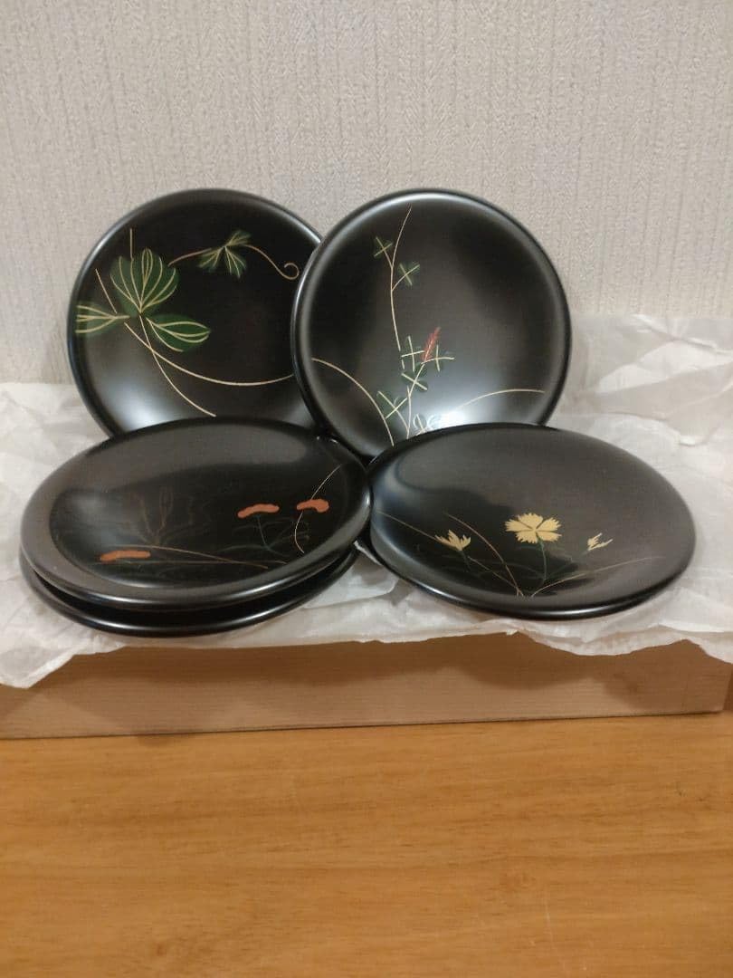 漆器 皿 5枚セット 植物模様　沈金 Amazon.co.jp: 漆器 銘々皿 5枚セット 花柄 : ホーム＆キッチン