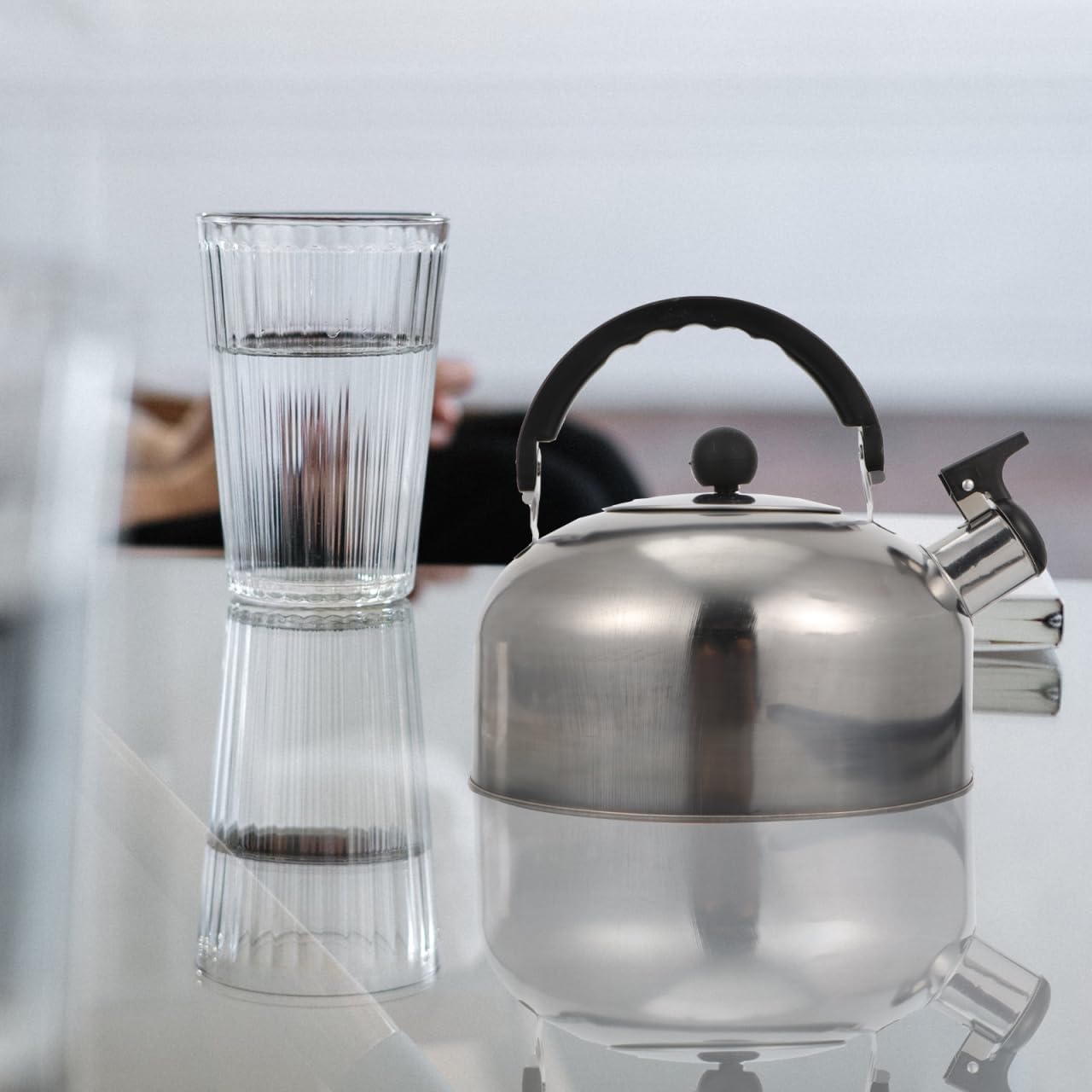 Luxshiny Whistling Tea Kettle Stainless Steel Tea Kettle for Stove Top Ergonomic Handle Boiling for Gas and Electric Stoves 2L Capacity Kitchen for and Drinks