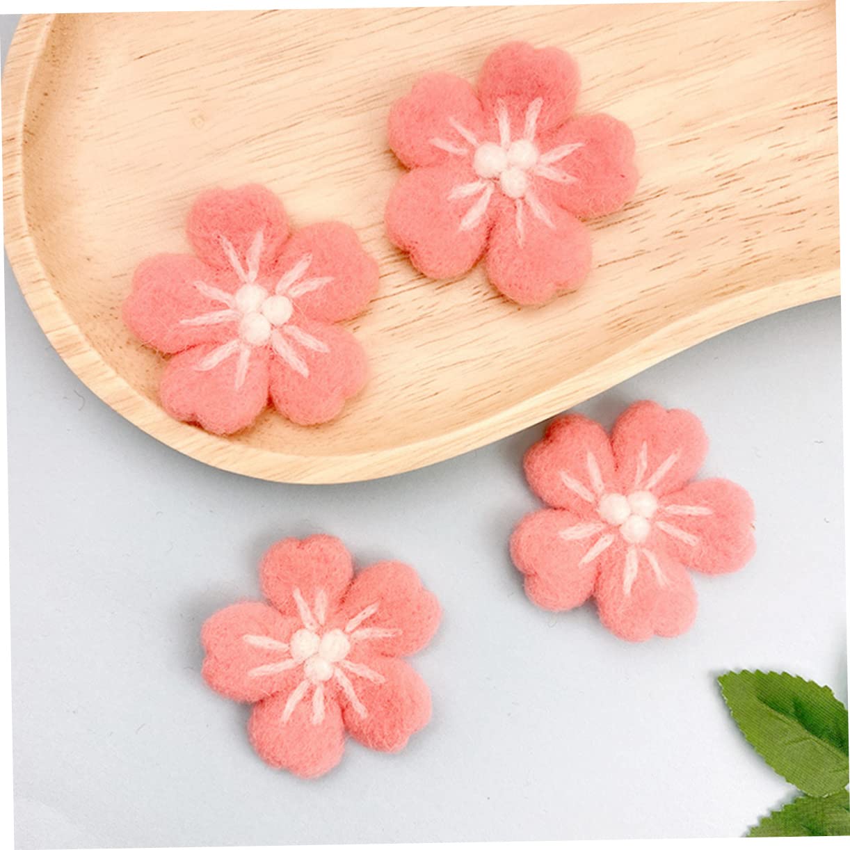 Hohopeti 10Pcs Handmade Wool Felt Flower Craft Decorative Accessories for Hair Garments and Photography Props Soft Felt Floral Embellishments for Creative Projects