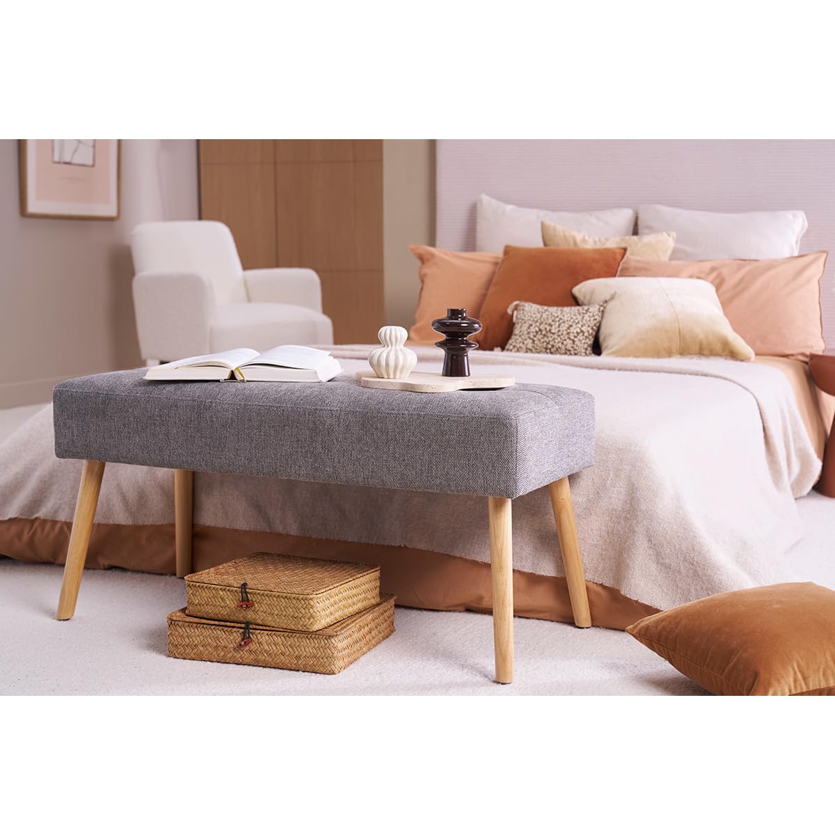 Miliboo Banc scandinave capitonné en Tissu Effet Velours texturé Gris foncé et Bois Clair L96 cm GUESTA