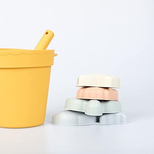 Vista 8 de BLUE GINKGO Juguetes de playa de silicona - Bebé moderno Juego de juguetes para viajes Cubo de silicona, pala, 4 moldes de arena, bolsa de playa