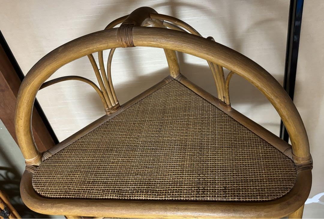 レア 藤 ラタン 三角形 棚 4段 収納扉付き アジアン 昭和レトロ