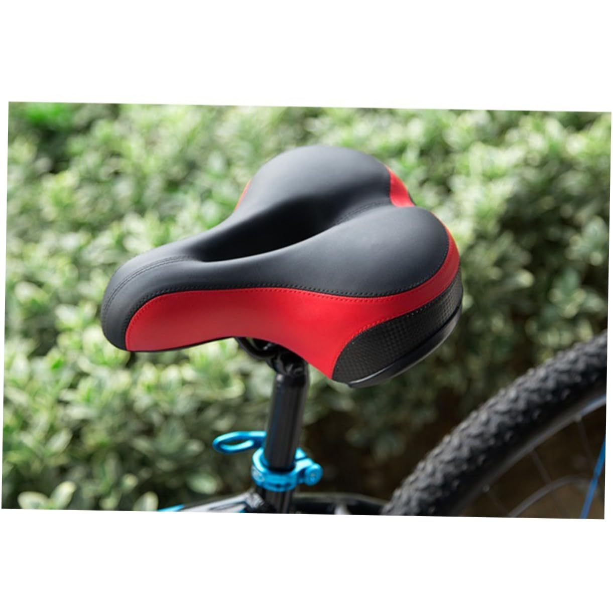 GALPADA Sella per Bici da Corsa con Imbottitura in Spugna Traforata e Rivestimento in Pelle in Superfine Sella Ergonomica Scanalatura per Comfort e Ventilazione Adesivi Riflettenti