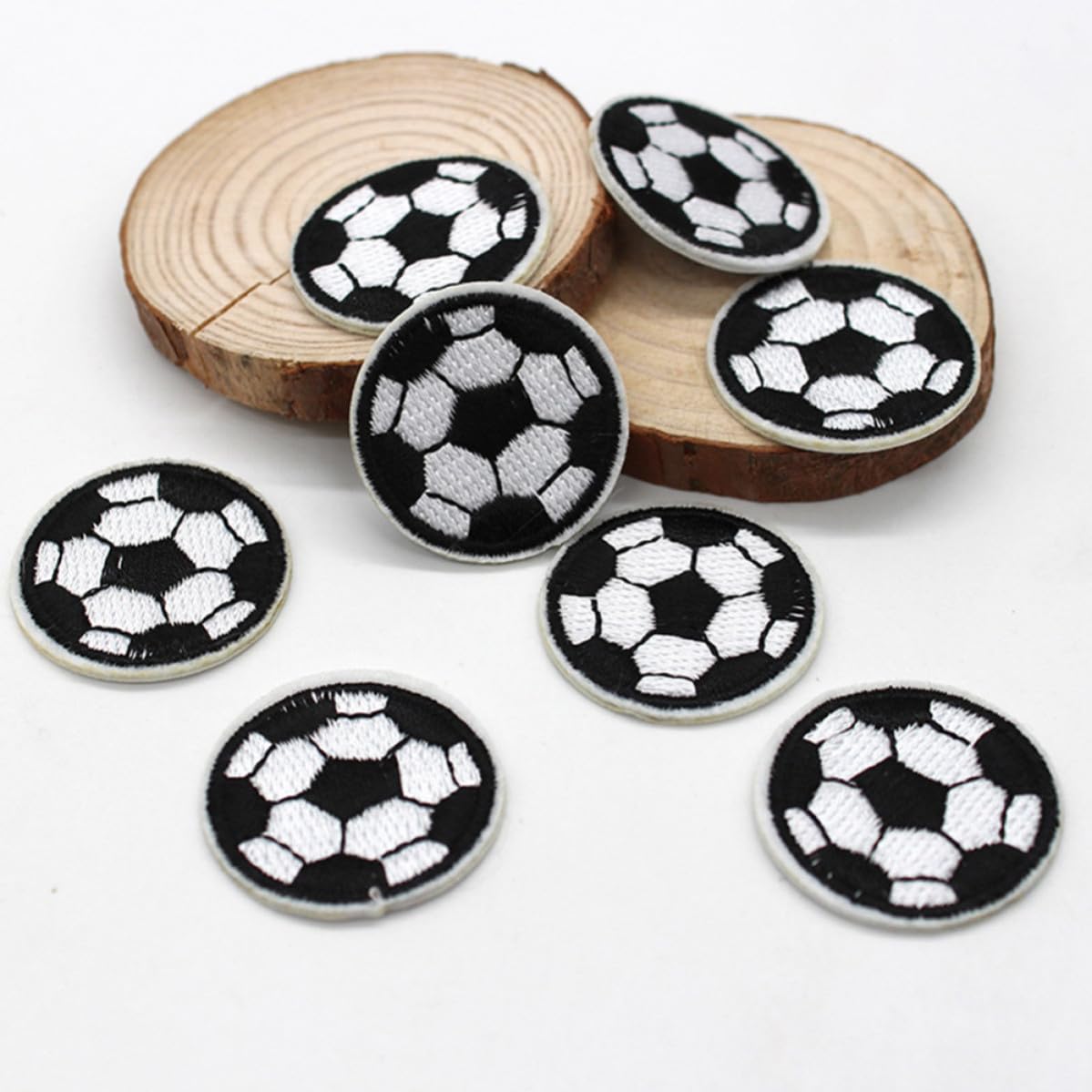10 Parches Bordados de Fútbol Ideales para Manualidades y Proyectos de Arte DIY, Cubre Agujeros Fácilmente para Coser en Ropa y Bolsos de Tejido