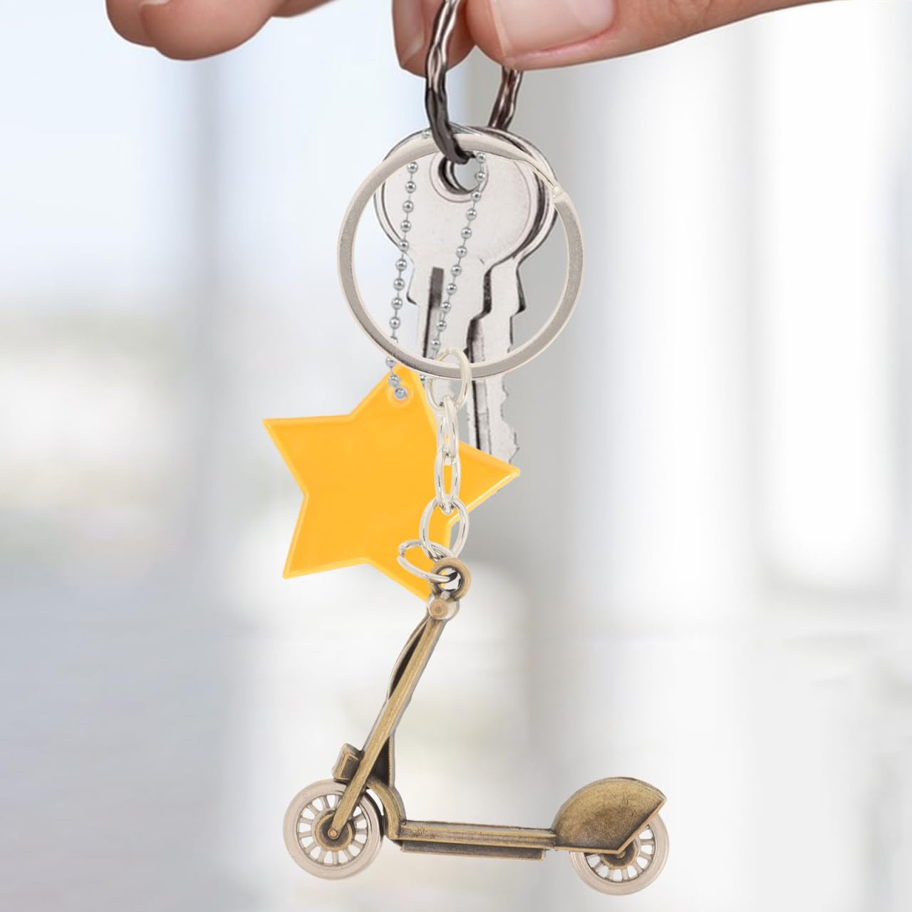 UPKOCH Portachiavi mini monopattino in metallo resistente, decorazione versatile per portachiavi e chiavi, design creativo e finiture curate, accessorio regalo di Natale per ragazza