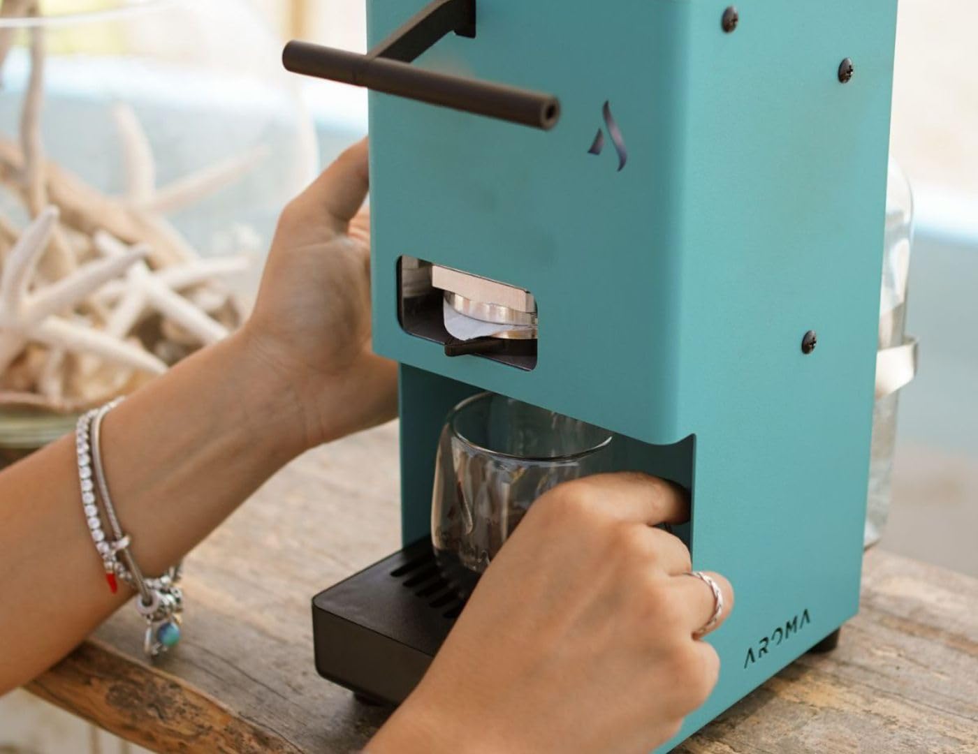 Aroma E.GO Macchina da Caffè a Cialde ESE 44 mm Nero, Salvaspazio | Serbatoio in Vetro, Porta Filtro Estraibile, Basso Consumo 380W, Made in Italy per Casa, Ufficio e Camper