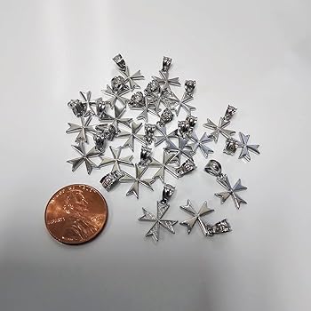 Amazon | スターリングシルバー小さなマルタ十字チャームネックレス