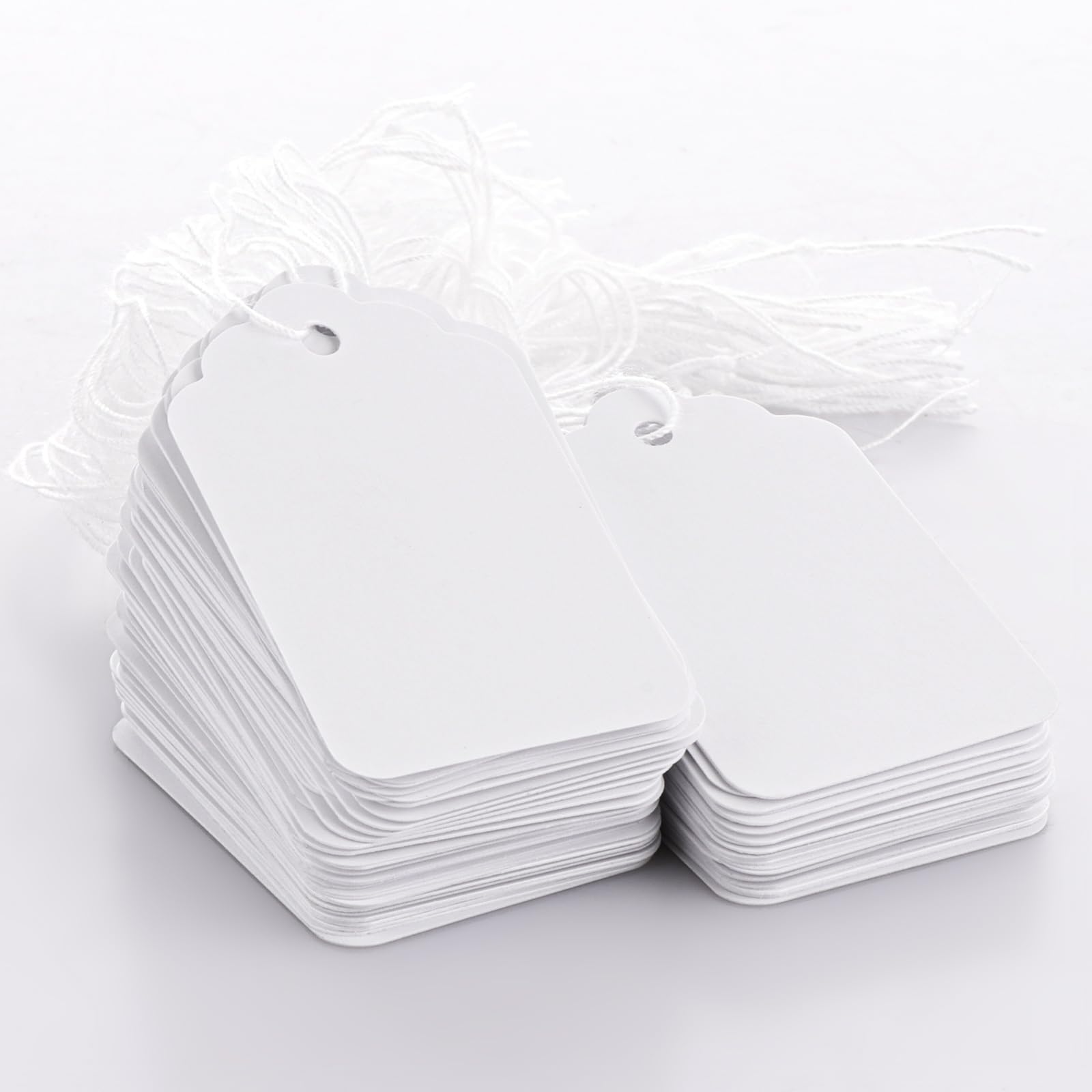ASelected 1000 Pcs White Price Tags with String, 28x45mm Writable Price Labels Paper Blank Strung Price Tags, Kraft Hang Price Tag for Clothing, Jewelry, Gifts Display Price