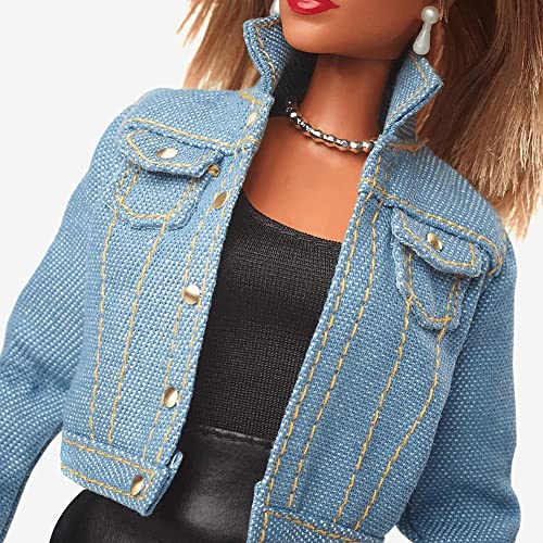 Muñeca Barbie Tina Turner con accesorios y micrófono miniatura 5