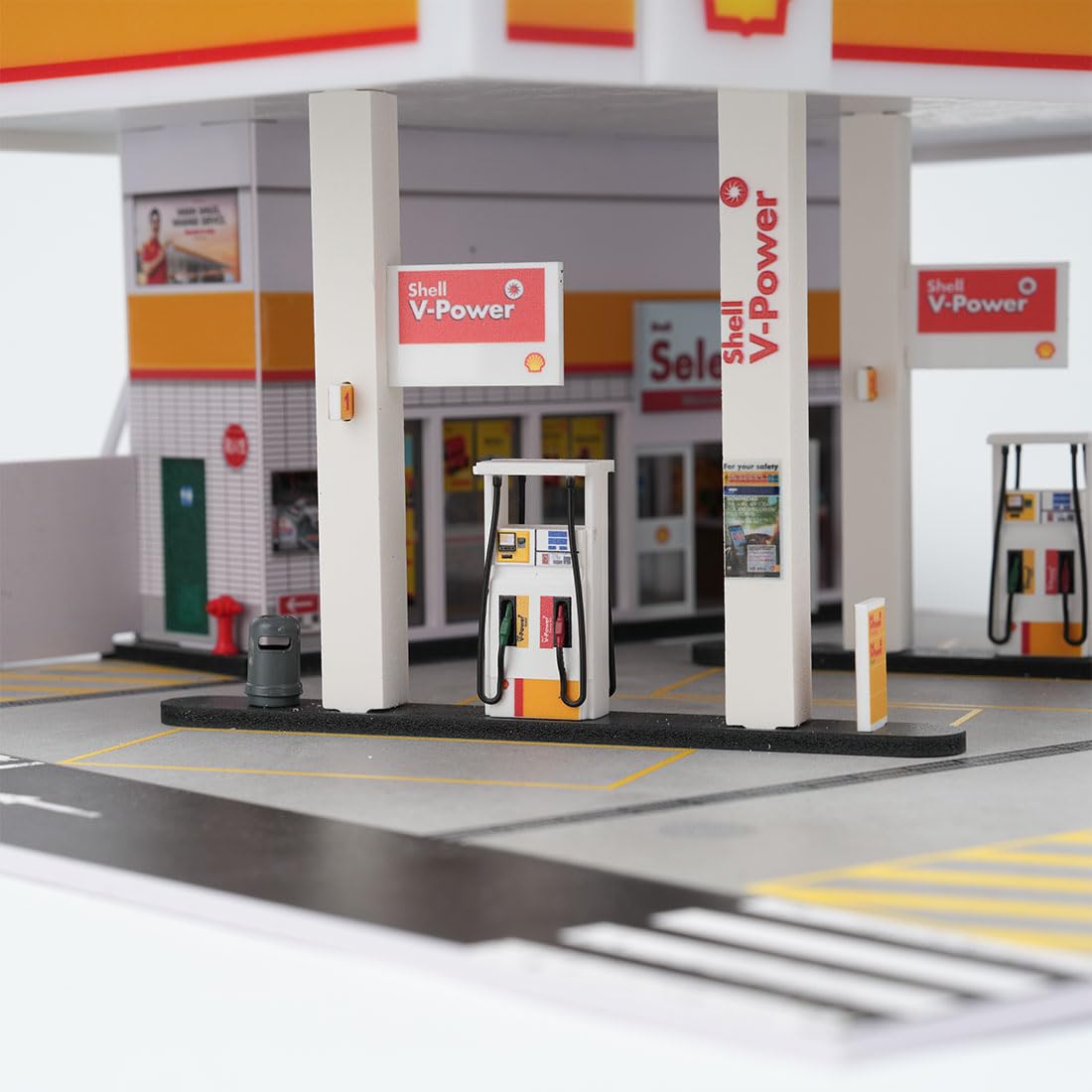 Shell Station-service 1:64 Ensemble de maquettes de bâtiments de station- service en diorama avec 1 voiture et 1 figurine, scène miniature affichée Scène modulaire pour adultes