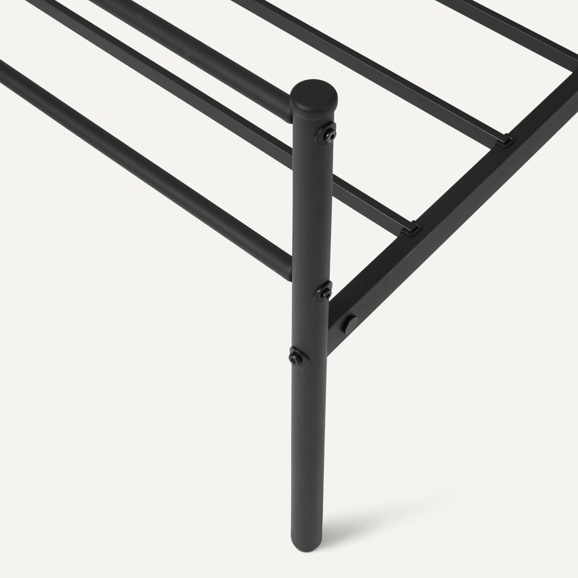 Amazon Basics Bettgestell mit Kopfteil, rutschfest mit Stahllamellen, Metall, Nicht klappbar, 90 x 200 cm, Einzelbett, schwarz