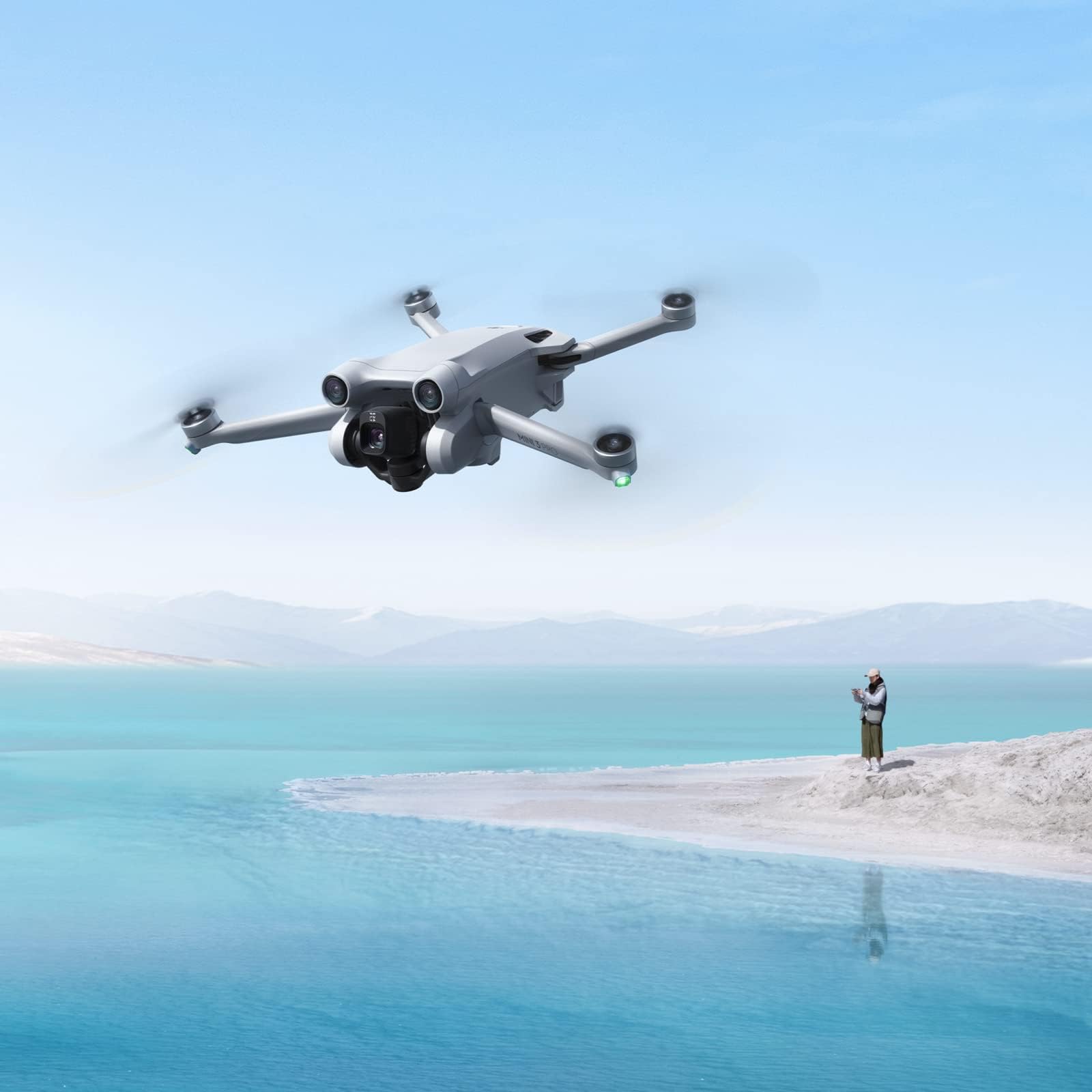 DJI Mini 3 Pro con DJI Smart Control – Dron ligero y plegable con Mando a distancia, vídeo 4K/60 fps, fotos de 48 MP, 34 minutos de tiempo de vuelo, detección de obstáculos tridireccional