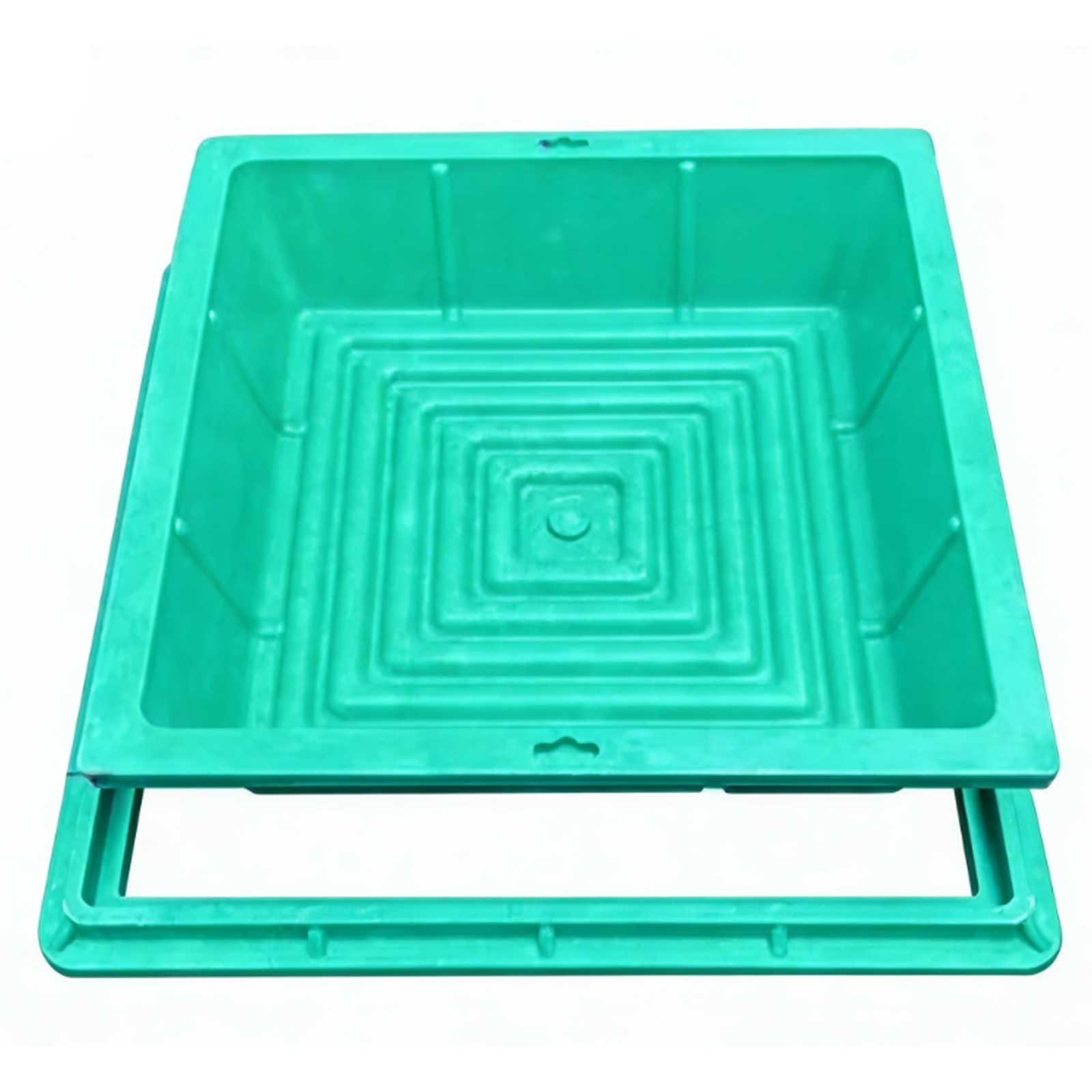 Tampon de regard de cour 70x70 cm discret pour espace vert