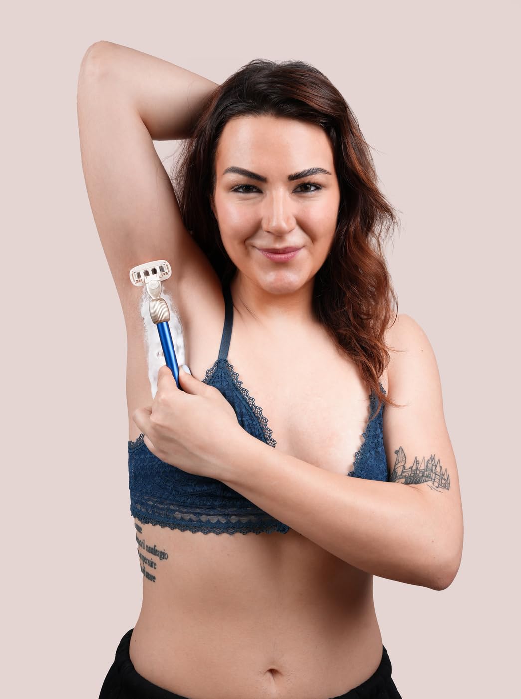 Fler The Razor Starter Set – Damenrasierer mit Austauschbaren Rasierköpfen, Rasierer mit Halterung und 2 Ersatzklingen, Unisex-Rasierer, Rasierklingen mit Aloe Vera, Vitamin E (Midnight Blau)